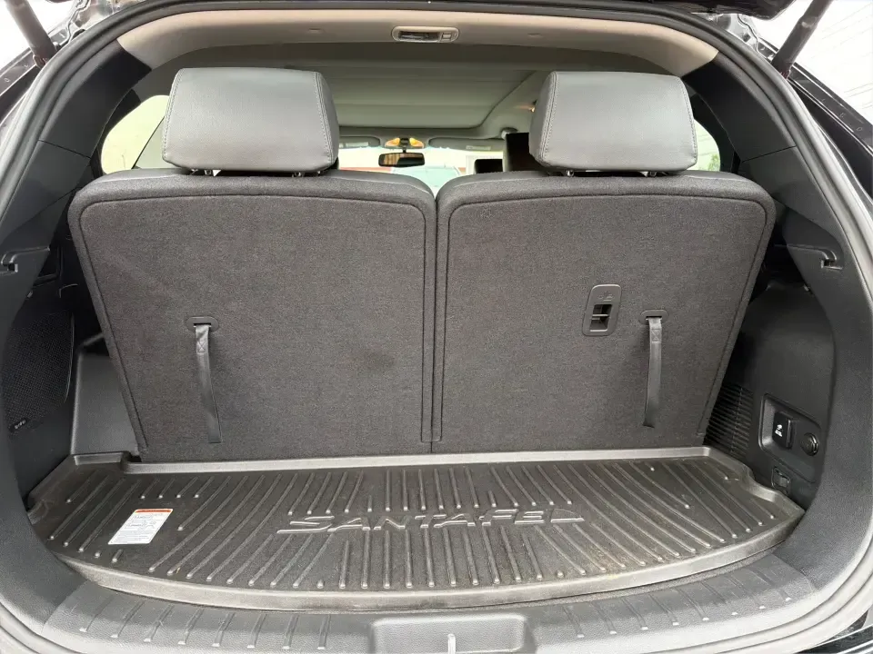 2014 Hyundai Santa Fe Limited AWD (KM8SRDHF4EU) with an 3.3L V6 DOHC 24V engine, 6-Speed Automatic transmission, located at 1230 East Main St, Xenia, OH, 45385, (937) 908-9800, 39.688026, -83.910172 - Picture your next weekend: loading up the family for a day at John Bryan State Park, heading out for youth sports in Beavercreek, or cruising I35 and US68 for an easy commute to Dayton. This 2014 Hyundai Santa Fe Limited AWD is built for real life in and around Xenia-roomy enough for growing familie- Photo#11