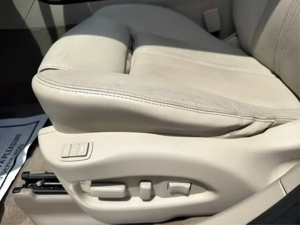 2010 Cadillac SRX Luxury Collection AWD (3GYFNDEY9AS) with an 3.0L V6 DOHC 24V engine, 6-Speed Automatic transmission, located at 1184 Kauffman Ave, Fairborn, OH, 45324, (937) 908-9800, 39.807072, -84.030914 - Picture your next week looking easier: a comfortable SUV for the daily commute to Wright-Patterson AFB, a confident ride for rainy I675 mornings, and enough space for Costco runs, kids' activities, or a weekend escape to John Bryan State Park. This 2010 Cadillac SRX Luxury Collection AWD blends prem- Photo#18