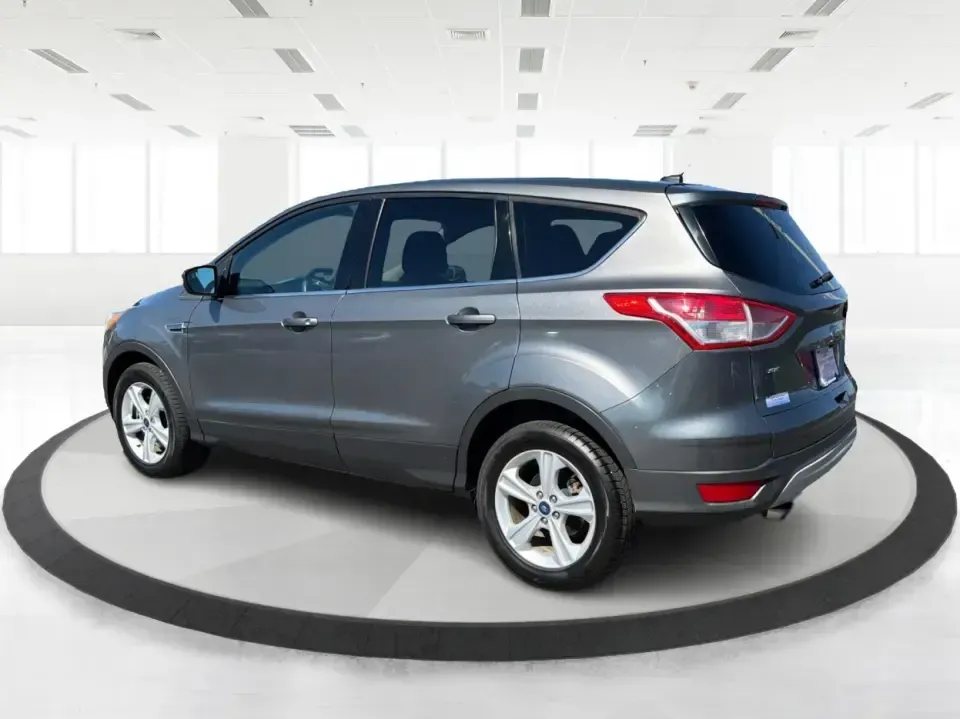 2014 Ford Escape SE 4WD (1FMCU9G93EU) with an 2.0L L4 DOHC 16V engine, 6-Speed Automatic transmission, located at 1951 S Dayton Lakeview Rd., New Carlisle, OH, 45344, (937) 908-9800, 39.890999, -84.050255 - Ready for real-life Ohio driving-school drop-offs, long commutes, and weekend getaways-this 2014 Ford Escape SE 4WD is the kind of compact SUV that fits a busy lifestyle without feeling bulky. Whether you're cruising I-70 toward Dayton, running errands along S Dayton-Lakeview Rd, or packing up for a- Photo#4