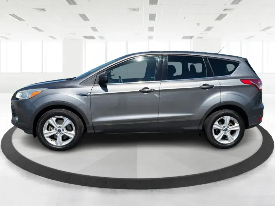 2014 Ford Escape SE 4WD (1FMCU9G93EU) with an 2.0L L4 DOHC 16V engine, 6-Speed Automatic transmission, located at 1951 S Dayton Lakeview Rd., New Carlisle, OH, 45344, (937) 908-9800, 39.890999, -84.050255 - Ready for real-life Ohio driving-school drop-offs, long commutes, and weekend getaways-this 2014 Ford Escape SE 4WD is the kind of compact SUV that fits a busy lifestyle without feeling bulky. Whether you're cruising I-70 toward Dayton, running errands along S Dayton-Lakeview Rd, or packing up for a- Photo#5