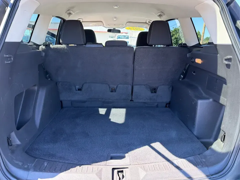 2014 Ford Escape SE 4WD (1FMCU9G93EU) with an 2.0L L4 DOHC 16V engine, 6-Speed Automatic transmission, located at 1951 S Dayton Lakeview Rd., New Carlisle, OH, 45344, (937) 908-9800, 39.890999, -84.050255 - Ready for real-life Ohio driving-school drop-offs, long commutes, and weekend getaways-this 2014 Ford Escape SE 4WD is the kind of compact SUV that fits a busy lifestyle without feeling bulky. Whether you're cruising I-70 toward Dayton, running errands along S Dayton-Lakeview Rd, or packing up for a- Photo#12