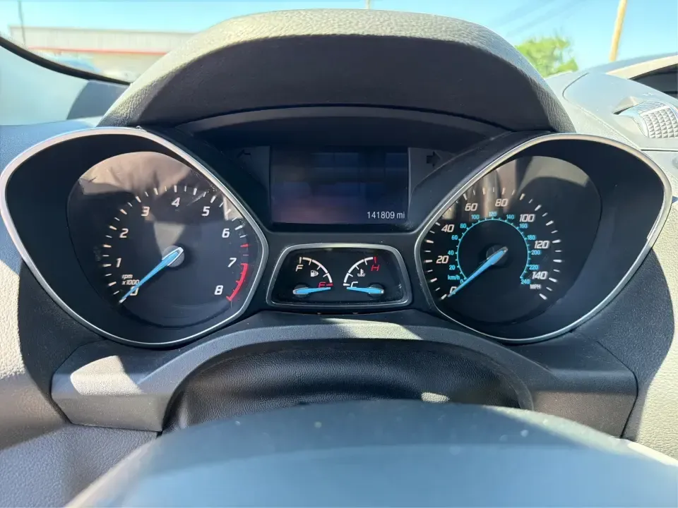 2014 Ford Escape SE 4WD (1FMCU9G93EU) with an 2.0L L4 DOHC 16V engine, 6-Speed Automatic transmission, located at 1951 S Dayton Lakeview Rd., New Carlisle, OH, 45344, (937) 908-9800, 39.890999, -84.050255 - Ready for real-life Ohio driving-school drop-offs, long commutes, and weekend getaways-this 2014 Ford Escape SE 4WD is the kind of compact SUV that fits a busy lifestyle without feeling bulky. Whether you're cruising I-70 toward Dayton, running errands along S Dayton-Lakeview Rd, or packing up for a- Photo#15