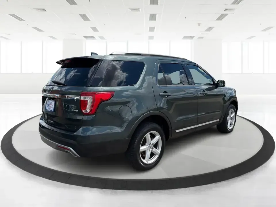 2016 Ford Explorer XLT 4WD (1FM5K8D88GG) with an 3.5L V6 DOHC 24V engine, 6-Speed Automatic transmission, located at 1230 East Main St, Xenia, OH, 45385, (937) 908-9800, 39.688026, -83.910172 - Load up the crew, point the nose toward the next weekend getaway, and enjoy the confidence of four-wheel drive-this 2016 Ford Explorer XLT 4WD is built for real life in Xenia. Whether you're shuttling kids to practice, commuting into Dayton, or planning a road trip to John Bryan State Park, this 3-r- Photo#2