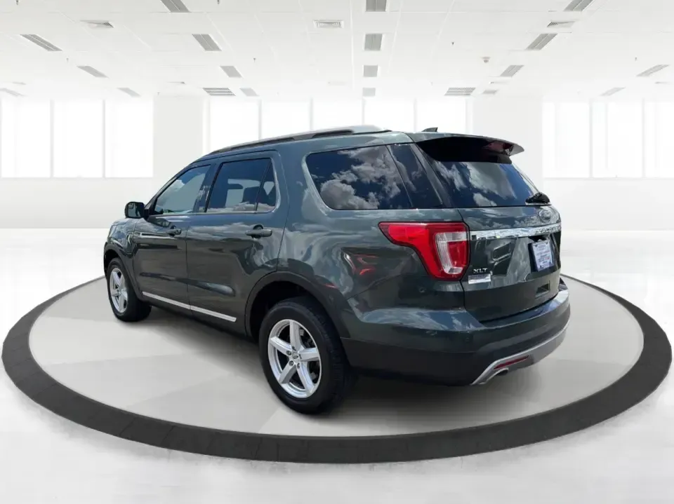 2016 Ford Explorer XLT 4WD (1FM5K8D88GG) with an 3.5L V6 DOHC 24V engine, 6-Speed Automatic transmission, located at 1230 East Main St, Xenia, OH, 45385, (937) 908-9800, 39.688026, -83.910172 - Load up the crew, point the nose toward the next weekend getaway, and enjoy the confidence of four-wheel drive-this 2016 Ford Explorer XLT 4WD is built for real life in Xenia. Whether you're shuttling kids to practice, commuting into Dayton, or planning a road trip to John Bryan State Park, this 3-r- Photo#4