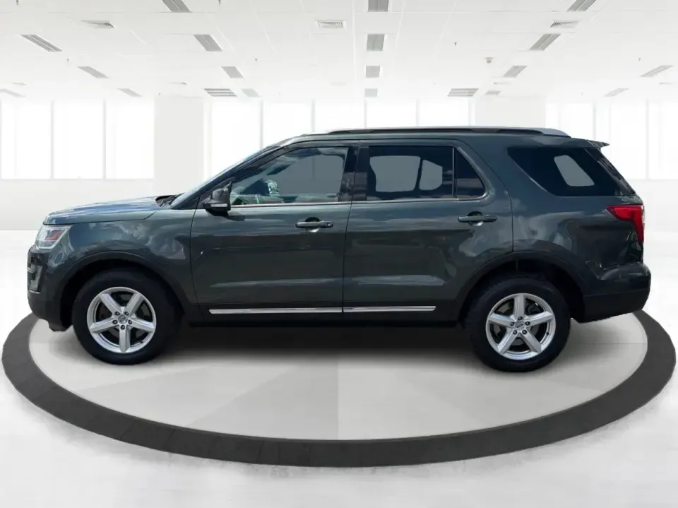 2016 Ford Explorer XLT 4WD (1FM5K8D88GG) with an 3.5L V6 DOHC 24V engine, 6-Speed Automatic transmission, located at 1230 East Main St, Xenia, OH, 45385, (937) 908-9800, 39.688026, -83.910172 - Load up the crew, point the nose toward the next weekend getaway, and enjoy the confidence of four-wheel drive-this 2016 Ford Explorer XLT 4WD is built for real life in Xenia. Whether you're shuttling kids to practice, commuting into Dayton, or planning a road trip to John Bryan State Park, this 3-r- Photo#5