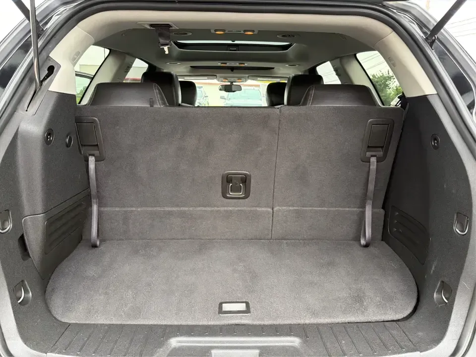 2017 Chevrolet Traverse 2LT AWD (1GNKVHKD4HJ) with an 3.6L V6 DOHC 24V engine, 6A transmission, located at 8750 N County Rd 25A, Piqua, OH, 45356, (937) 908-9800, 40.164391, -84.232513 - Pack up the kids, cue the playlist, and point the hood toward your next weekend at Indian Lake or a day of errands across Miami County-this 2017 Chevrolet Traverse 2LT AWD is built for real life in Piqua. With three rows for up to 7 passengers, confident all-wheel drive for unpredictable Ohio weathe- Photo#12