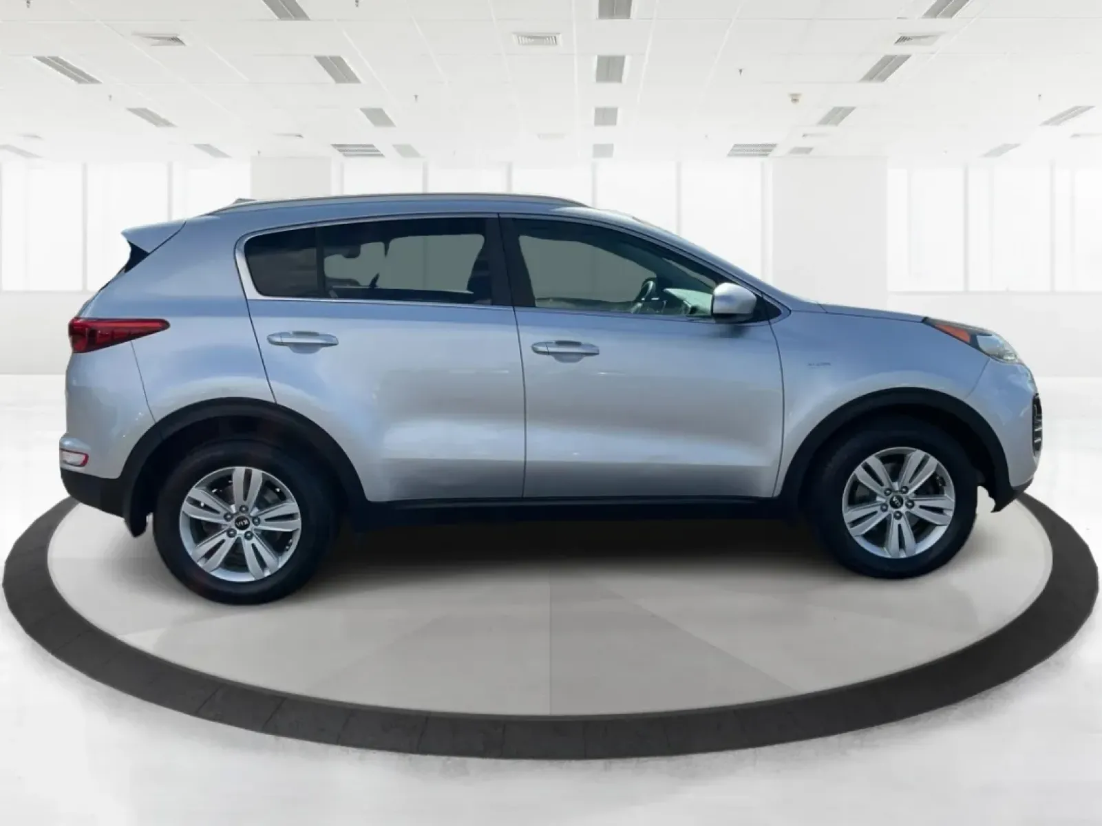 2017 Kia Sportage LX (KNDPMCAC2H7) with an Theta II 2.4L I-4 gasoline direct injection engine, located at 880 E. National Road, Vandalia, OH, 45377, (937) 908-9800, 39.891918, -84.183594 - Elevate your daily drive and weekend adventures with the versatile 2017 Kia Sportage LX, now available at Advantage Car and Credit in Fairborn, OH. If you're looking for a reliable and stylish crossover that seamlessly fits into your active lifestyle, this vehicle checks all the boxes. Whether you'r - Photo#1