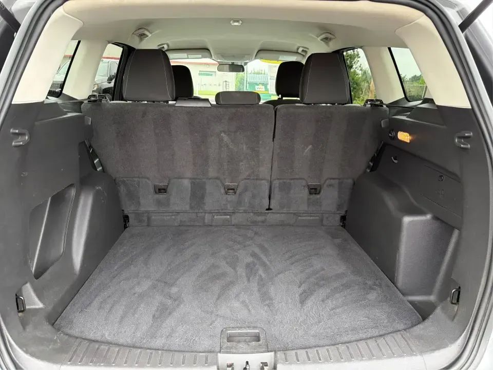 2019 Ford Escape SE 4WD (1FMCU9GD5KU) with an 1.5L L4 DOHC 16V engine, 6A transmission, located at 880 E. National Road, Vandalia, OH, 45377, (937) 908-9800, 39.891918, -84.183594 - Need an SUV that can handle school drop-offs, long commutes up I-75, and weekend getaways to the Dayton area without feeling bulky or hard to park? This 2019 Ford Escape SE 4WD is a smart fit for life in Vandalia-easy to live with every day, confident in changing Ohio weather, and sized just right f- Photo#12