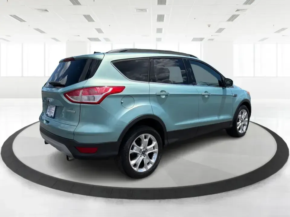 2013 Ford Escape SE FWD (1FMCU0G90DU) with an 2.0L L4 DOHC 16V engine, 6-Speed Automatic transmission, located at 1230 East Main St, Xenia, OH, 45385, (937) 908-9800, 39.688026, -83.910172 - Need a smart, right-sized SUV for busy weekdays and spontaneous weekends around Greene County? This 2013 Ford Escape SE FWD is a practical fit for commuters heading toward Dayton, parents juggling school drop-offs, and road-trippers looking for easy parking downtown Xenia-without giving up comfort,- Photo#2