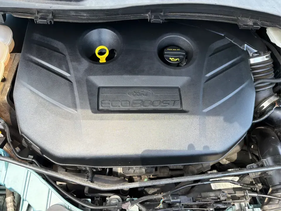 2013 Ford Escape SE FWD (1FMCU0G90DU) with an 2.0L L4 DOHC 16V engine, 6-Speed Automatic transmission, located at 1230 East Main St, Xenia, OH, 45385, (937) 908-9800, 39.688026, -83.910172 - Need a smart, right-sized SUV for busy weekdays and spontaneous weekends around Greene County? This 2013 Ford Escape SE FWD is a practical fit for commuters heading toward Dayton, parents juggling school drop-offs, and road-trippers looking for easy parking downtown Xenia-without giving up comfort,- Photo#11