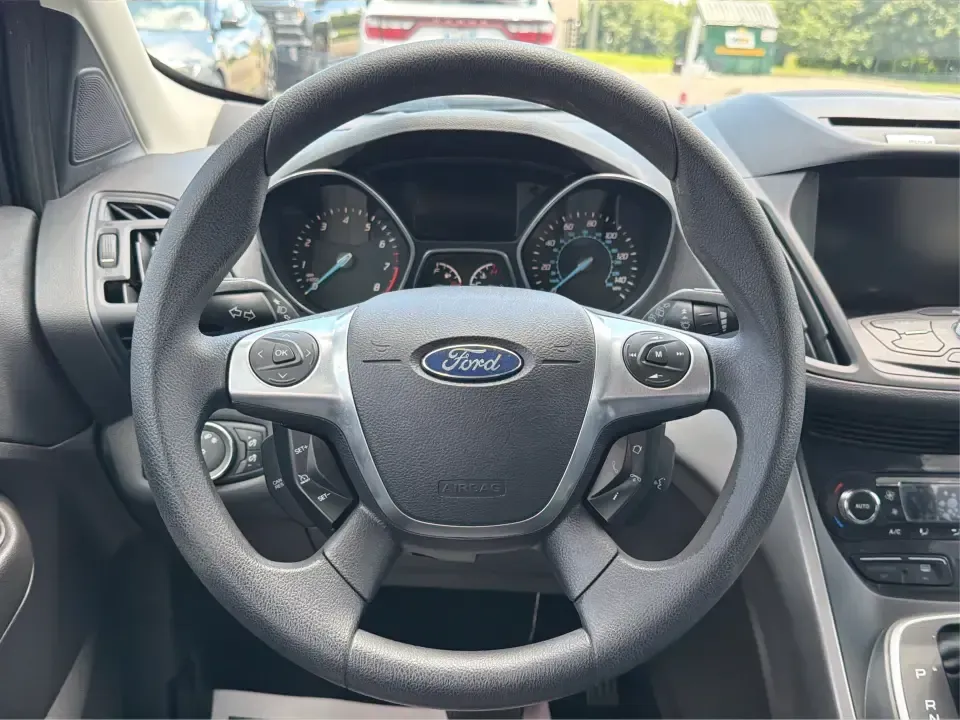 2013 Ford Escape SE FWD (1FMCU0G90DU) with an 2.0L L4 DOHC 16V engine, 6-Speed Automatic transmission, located at 1230 East Main St, Xenia, OH, 45385, (937) 908-9800, 39.688026, -83.910172 - Need a smart, right-sized SUV for busy weekdays and spontaneous weekends around Greene County? This 2013 Ford Escape SE FWD is a practical fit for commuters heading toward Dayton, parents juggling school drop-offs, and road-trippers looking for easy parking downtown Xenia-without giving up comfort,- Photo#14