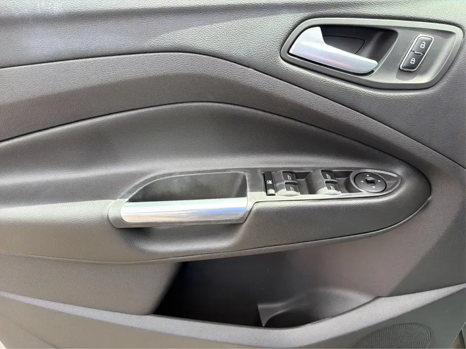 2013 Ford Escape SE FWD (1FMCU0G90DU) with an 2.0L L4 DOHC 16V engine, 6-Speed Automatic transmission, located at 1230 East Main St, Xenia, OH, 45385, (937) 908-9800, 39.688026, -83.910172 - Need a smart, right-sized SUV for busy weekdays and spontaneous weekends around Greene County? This 2013 Ford Escape SE FWD is a practical fit for commuters heading toward Dayton, parents juggling school drop-offs, and road-trippers looking for easy parking downtown Xenia-without giving up comfort,- Photo#16