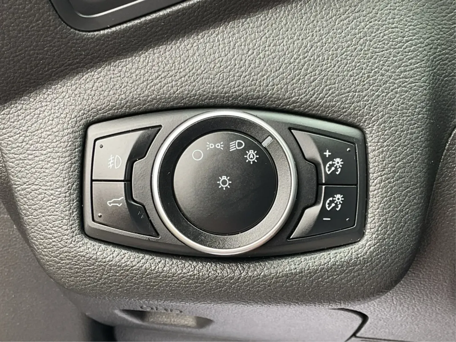 2017 Ford Escape SE (1FMCU9GD0HU) with an Other engine, located at 880 E. National Road, Vandalia, OH, 45377, (937) 908-9800, 39.891918, -84.183594 - **Explore New Adventures with the 2017 Ford Escape SE - Your Perfect Companion for Every Journey!**<br /> <br /> Imagine embarking on spontaneous weekend getaways or daily commutes with absolute confidence and comfort. The 2017 Ford Escape SE, now available at Advantage Car and Credit in Fairborn, O - Photo#17