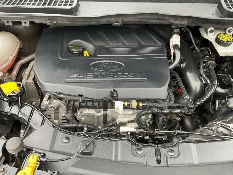 2017 Ford Escape SE (1FMCU9GD0HU) with an 1.5L L4 DOHC 16V engine, 6A transmission, located at 1230 East Main St, Xenia, OH, 45385, (937) 908-9800, 39.688026, -83.910172 - **Explore New Adventures with the 2017 Ford Escape SE - Your Perfect Companion for Every Journey!**<br /> <br /> Imagine embarking on spontaneous weekend getaways or daily commutes with absolute confidence and comfort. The 2017 Ford Escape SE, now available at Advantage Car and Credit in Fairborn, O - Photo#11