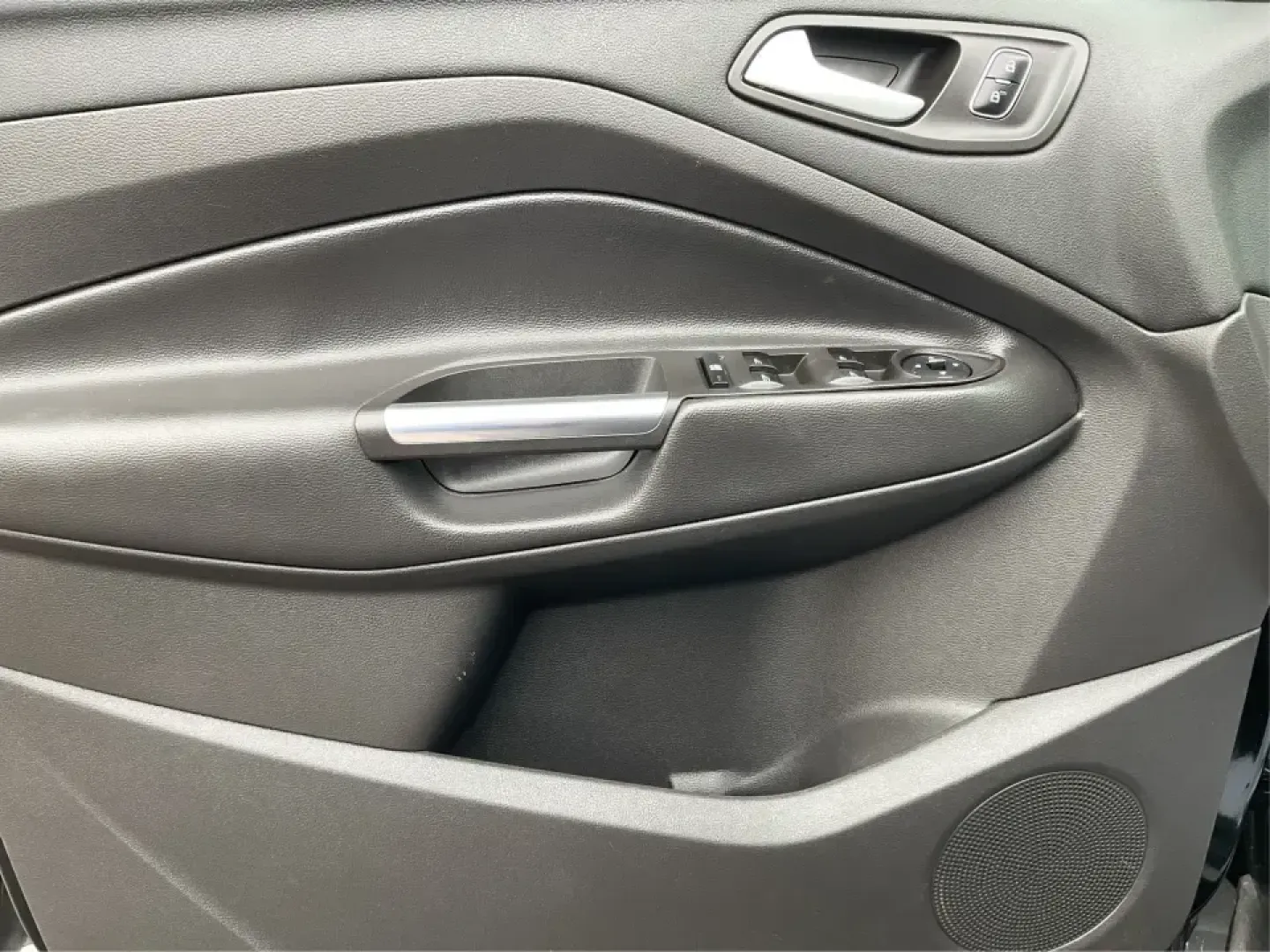 2017 Ford Escape SE (1FMCU9GD0HU) with an 1.5L L4 DOHC 16V engine, 6A transmission, located at 1230 East Main St, Xenia, OH, 45385, (937) 908-9800, 39.688026, -83.910172 - **Explore New Adventures with the 2017 Ford Escape SE - Your Perfect Companion for Every Journey!**<br /> <br /> Imagine embarking on spontaneous weekend getaways or daily commutes with absolute confidence and comfort. The 2017 Ford Escape SE, now available at Advantage Car and Credit in Fairborn, O - Photo#19