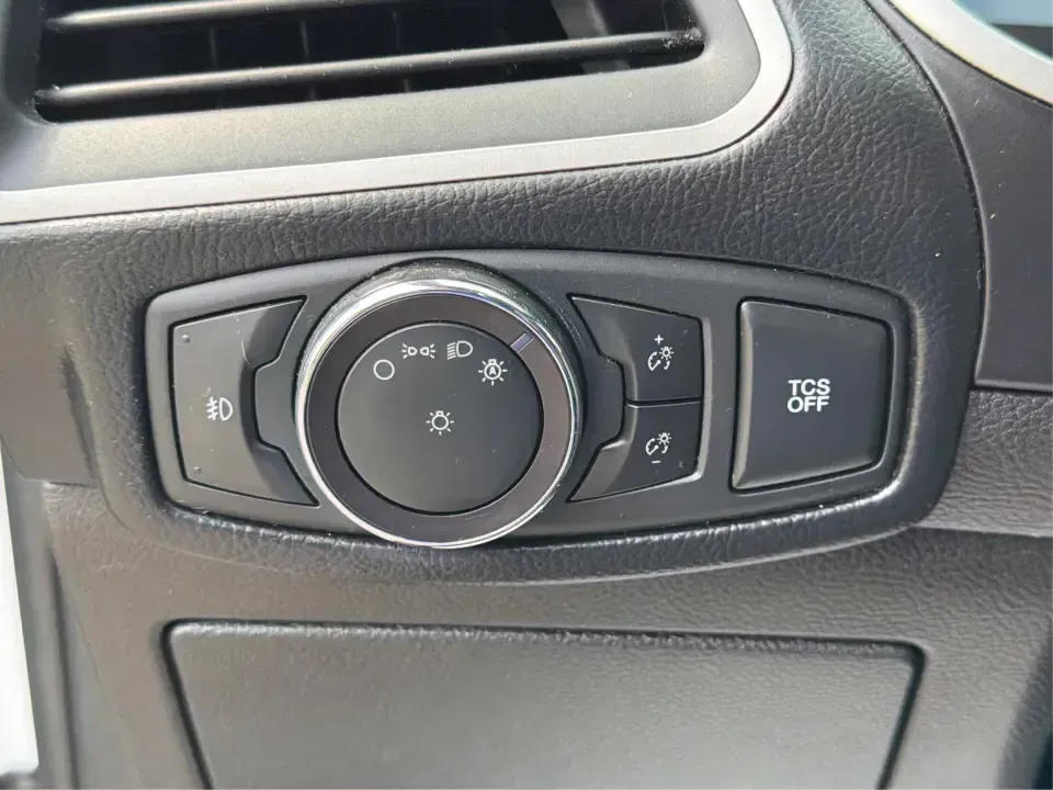 2020 Ford Edge SEL FWD (2FMPK3J94LB) with an 2.0L L4 DOHC 16V engine, 6A transmission, located at 1951 S Dayton Lakeview Rd., New Carlisle, OH, 45344, (937) 908-9800, 39.890999, -84.050255 - Pack up the kids, cue up your favorite playlist, and head out for an easy weekend getaway-this 2020 Ford Edge SEL FWD is the kind of SUV that fits real life in New Carlisle. Whether you're doing the daily school run, commuting toward Dayton, or planning a road trip out past Buck Creek State Park, th- Photo#17