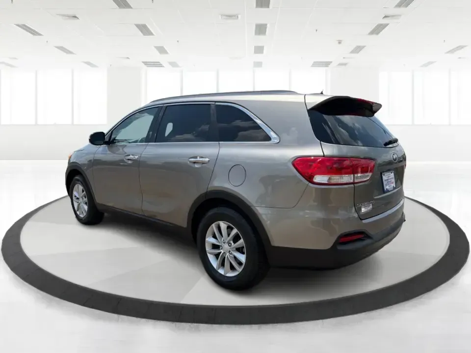 2017 Kia Sorento L 2WD (5XYPG4A34HG) with an 2.4L L4 DOHC 16V engine, 6A transmission, located at 401 Woodman Dr, Riverside, OH, 45431, (937) 908-9800, 39.760899, -84.123421 - Load up the family, point the hood toward your next weekend getaway, and enjoy the kind of SUV flexibility that makes everyday life easier. This 2017 Kia Sorento L 2WD is a smart pick for school drop-offs, grocery runs, and road trips from Riverside to Dayton-offering roomy seating for 5, versatile- Photo#4