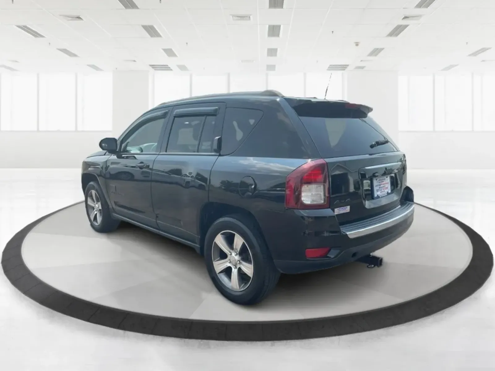 2016 Jeep Compass High Altitude Edition (1C4NJDEB2GD) with an 2.4L I-4 DOHC engine, located at 880 E. National Road, Vandalia, OH, 45377, (937) 908-9800, 39.891918, -84.183594 - **Adventure Awaits with this 2016 Jeep Compass High Altitude Edition!**<br /> <br /> Are you ready to elevate your driving experience? Perfect for weekend getaways or long commutes, this 2016 Jeep Compass High Altitude Edition is designed to tackle any journey with confidence and style. At Advantage - Photo#4