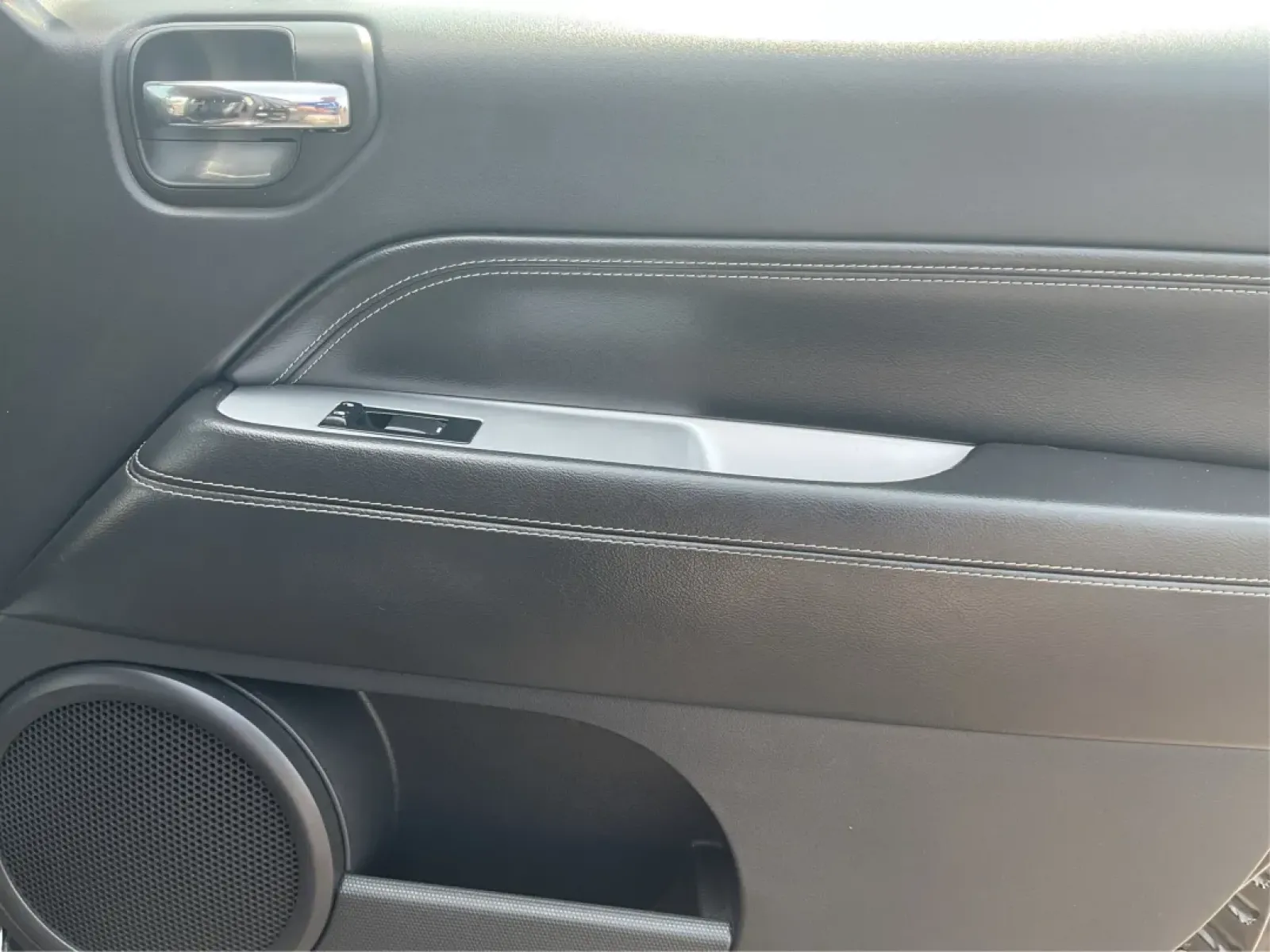 2016 Jeep Compass High Altitude Edition (1C4NJDEB2GD) with an 2.4L I-4 DOHC engine, located at 880 E. National Road, Vandalia, OH, 45377, (937) 908-9800, 39.891918, -84.183594 - **Adventure Awaits with this 2016 Jeep Compass High Altitude Edition!**<br /> <br /> Are you ready to elevate your driving experience? Perfect for weekend getaways or long commutes, this 2016 Jeep Compass High Altitude Edition is designed to tackle any journey with confidence and style. At Advantage - Photo#18