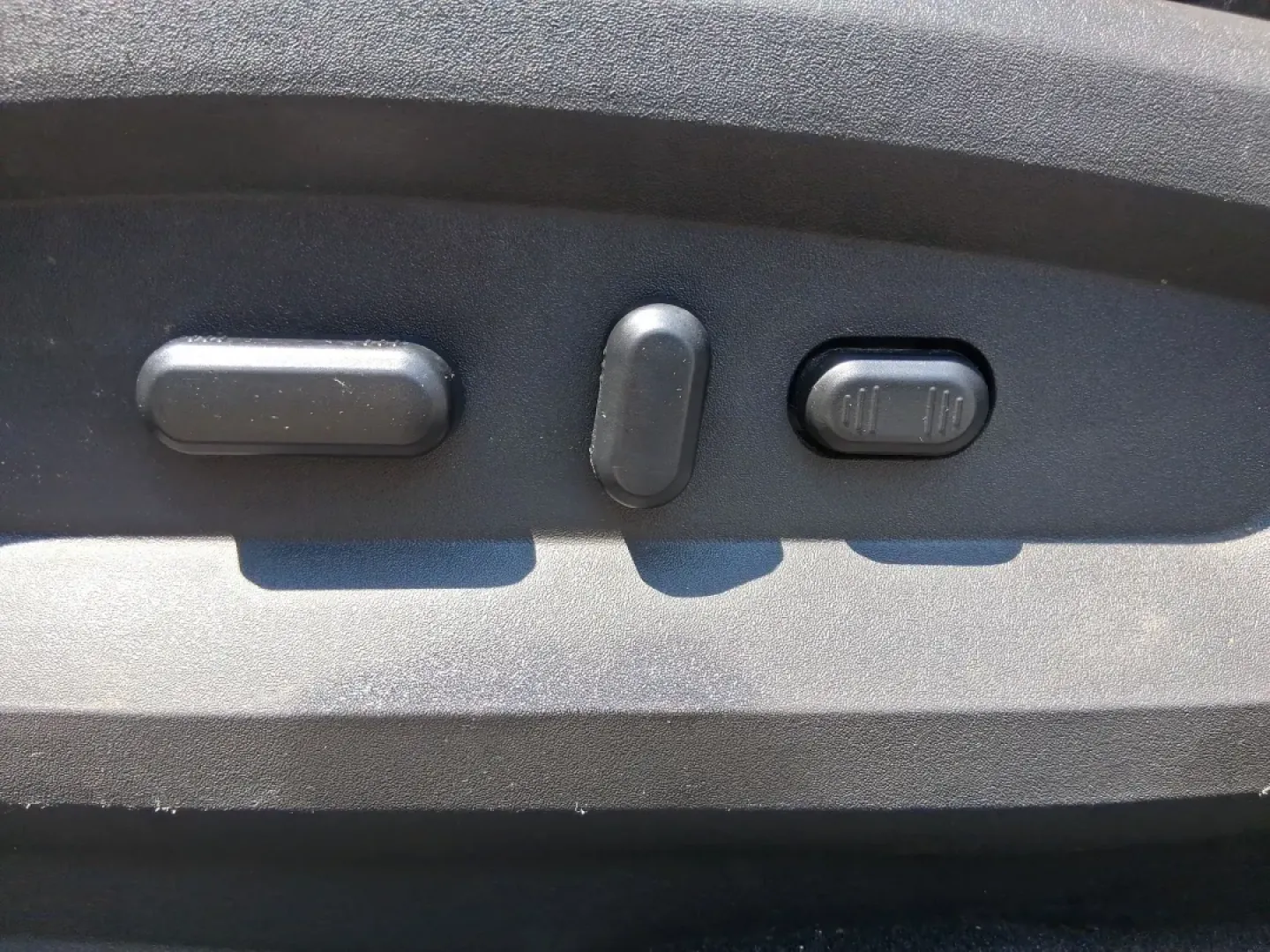 2014 Ford Edge SEL (2FMDK4JCXEB) with an 3.5L V-6 DOHC engine, located at 401 Woodman Dr, Riverside, OH, 45431, (937) 908-9800, 39.760899, -84.123421 - Are you searching for the perfect vehicle to elevate your family adventures or enhance your daily commute? Look no further! The 2014 Ford Edge SEL is designed to fit every aspect of your lifestyle, whether you're navigating busy city streets, embarking on weekend getaways, or simply running errands - Photo#18