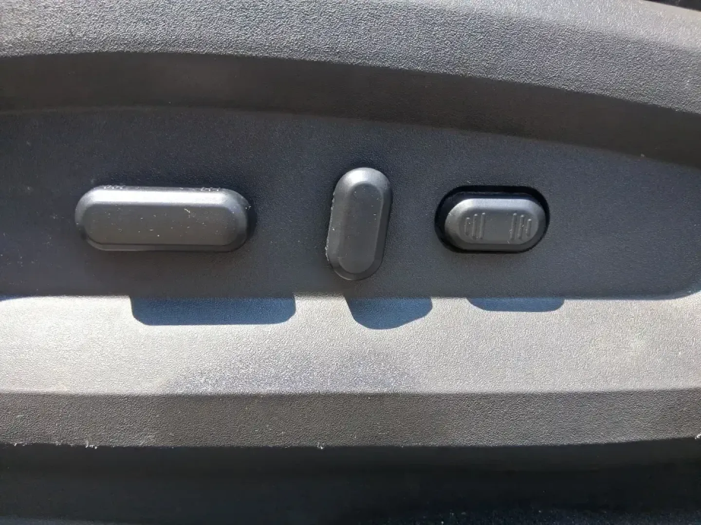 2014 Ford Edge SEL (2FMDK4JCXEB) with an 3.5L V-6 DOHC engine, 6-Speed Automatic transmission, located at 4508 South Dixie Dr, Moraine, OH, 45439, (937) 908-9800, 39.689976, -84.218452 - Are you searching for the perfect vehicle to elevate your family adventures or enhance your daily commute? Look no further! The 2014 Ford Edge SEL is designed to fit every aspect of your lifestyle, whether you're navigating busy city streets, embarking on weekend getaways, or simply running errands - Photo#18