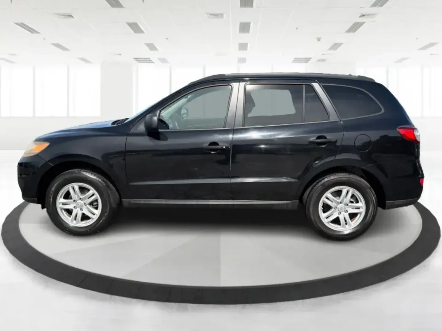 2011 Hyundai Santa Fe GL(Middle-low grade) (5XYZG3AB9BG) with an 2.4L I-4 DOHC engine, located at 1099 N County Rd 25A , Troy, OH, 45373, (937) 908-9800, 40.057079, -84.212883 - Weekend getaways to Hocking Hills, daily commutes down I75, or the after-school shuttle with sports gear in the back-this 2011 Hyundai Santa Fe GL is the kind of SUV that fits real life in and around Troy. With its practical size, confident road manners, and versatile cargo space, it's a smart pick- Photo#5
