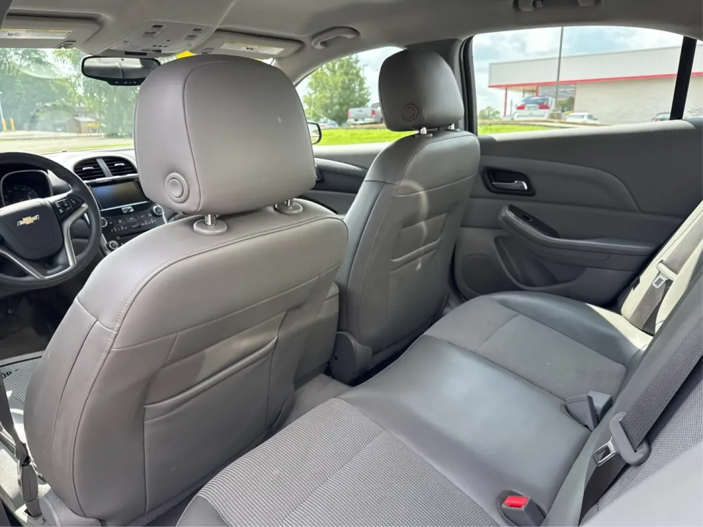 2015 Chevrolet Malibu 1LT (1G11C5SL5FF) with an ECOTEC 2.5L I-4 gasoline direct injection engine, located at 1951 S Dayton Lakeview Rd., New Carlisle, OH, 45344, (937) 908-9800, 39.890999, -84.050255 - Are you in the market for a reliable sedan that's perfect for daily commutes and weekend getaways alike? Look no further than this stunning 2015 Chevrolet Malibu 1LT, available now at Advantage Car and Credit in Fairborn, OH. This vehicle is not just a car; it's a lifestyle upgrade designed for budg - Photo#10