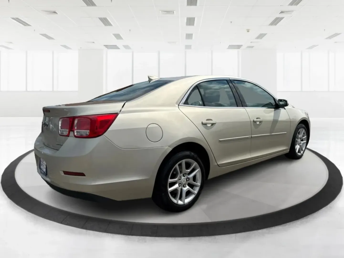 2015 Chevrolet Malibu 1LT (1G11C5SL5FF) with an ECOTEC 2.5L I-4 gasoline direct injection engine, located at 1184 Kauffman Ave, Fairborn, OH, 45324, (937) 908-9800, 39.807072, -84.030914 - Are you in the market for a reliable sedan that's perfect for daily commutes and weekend getaways alike? Look no further than this stunning 2015 Chevrolet Malibu 1LT, available now at Advantage Car and Credit in Fairborn, OH. This vehicle is not just a car; it's a lifestyle upgrade designed for budg - Photo#2