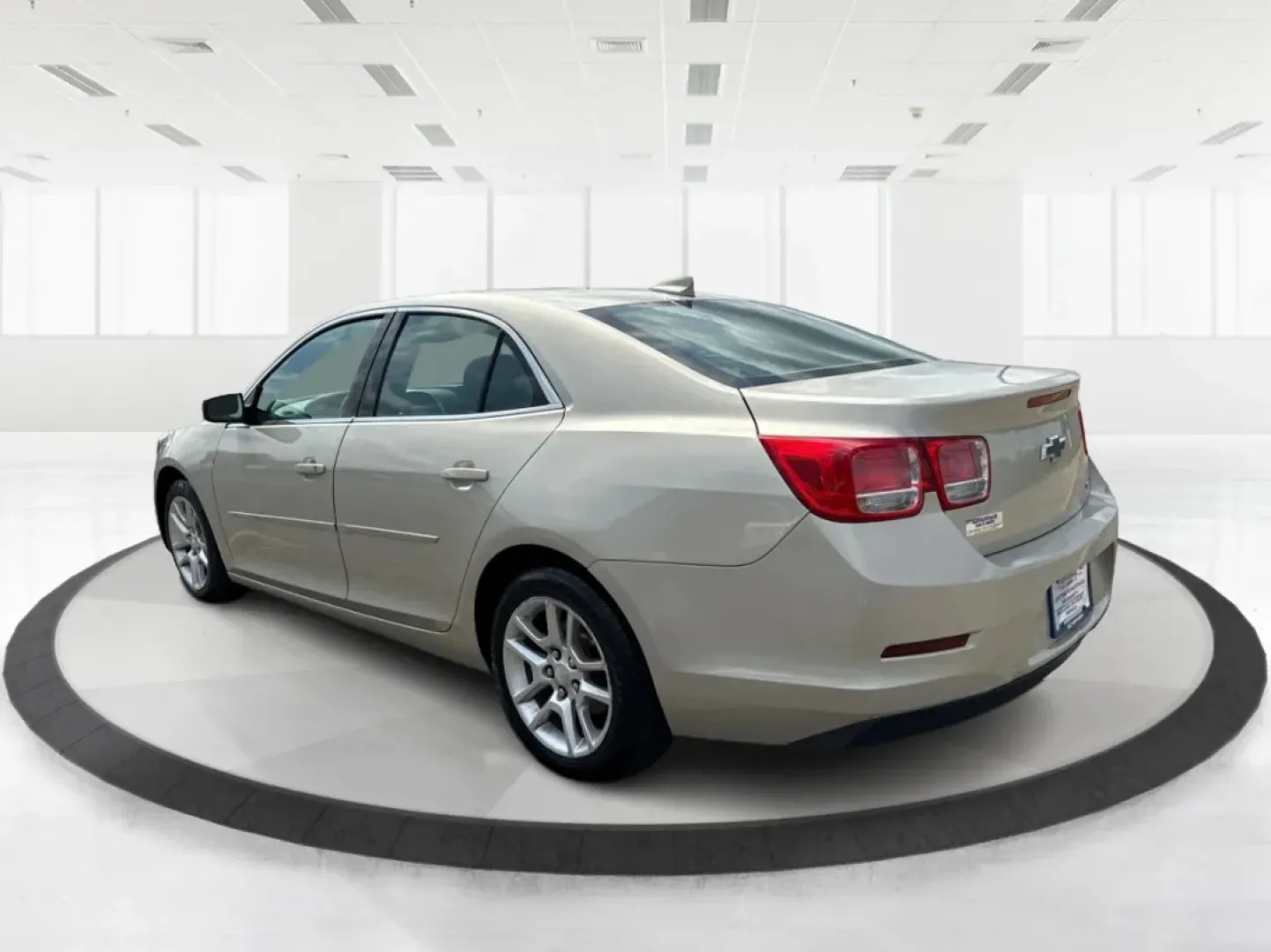 2015 Chevrolet Malibu 1LT (1G11C5SL5FF) with an ECOTEC 2.5L I-4 gasoline direct injection engine, located at 1184 Kauffman Ave, Fairborn, OH, 45324, (937) 908-9800, 39.807072, -84.030914 - Are you in the market for a reliable sedan that's perfect for daily commutes and weekend getaways alike? Look no further than this stunning 2015 Chevrolet Malibu 1LT, available now at Advantage Car and Credit in Fairborn, OH. This vehicle is not just a car; it's a lifestyle upgrade designed for budg - Photo#4