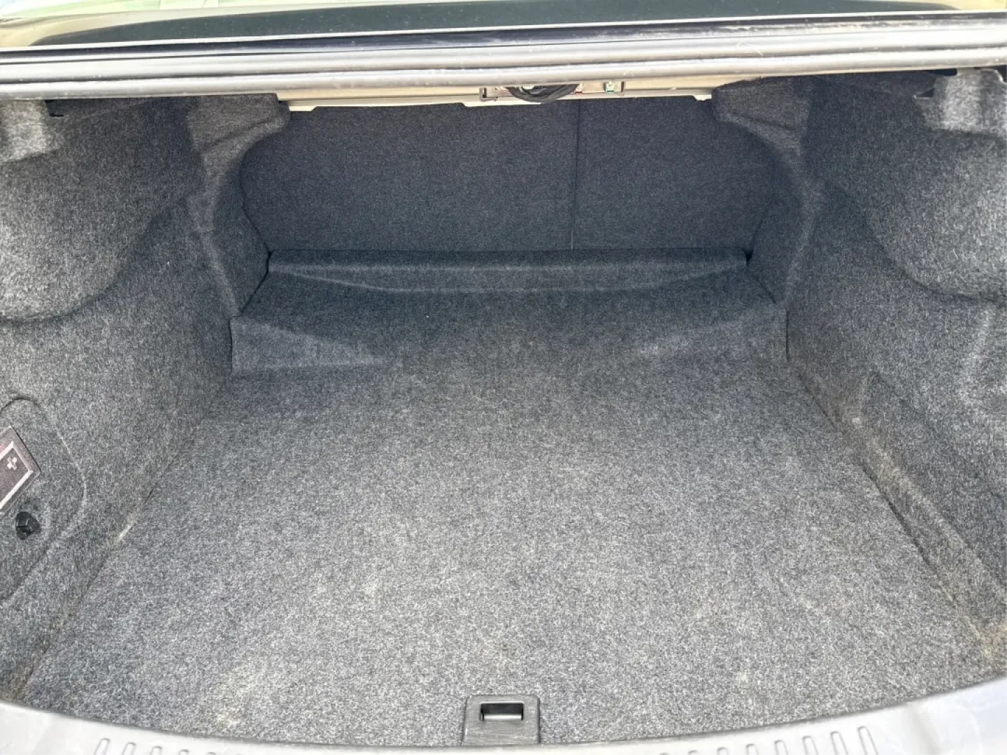 2015 Chevrolet Malibu 1LT (1G11C5SL5FF) with an ECOTEC 2.5L I-4 gasoline direct injection engine, located at 1184 Kauffman Ave, Fairborn, OH, 45324, (937) 908-9800, 39.807072, -84.030914 - Are you in the market for a reliable sedan that's perfect for daily commutes and weekend getaways alike? Look no further than this stunning 2015 Chevrolet Malibu 1LT, available now at Advantage Car and Credit in Fairborn, OH. This vehicle is not just a car; it's a lifestyle upgrade designed for budg - Photo#12