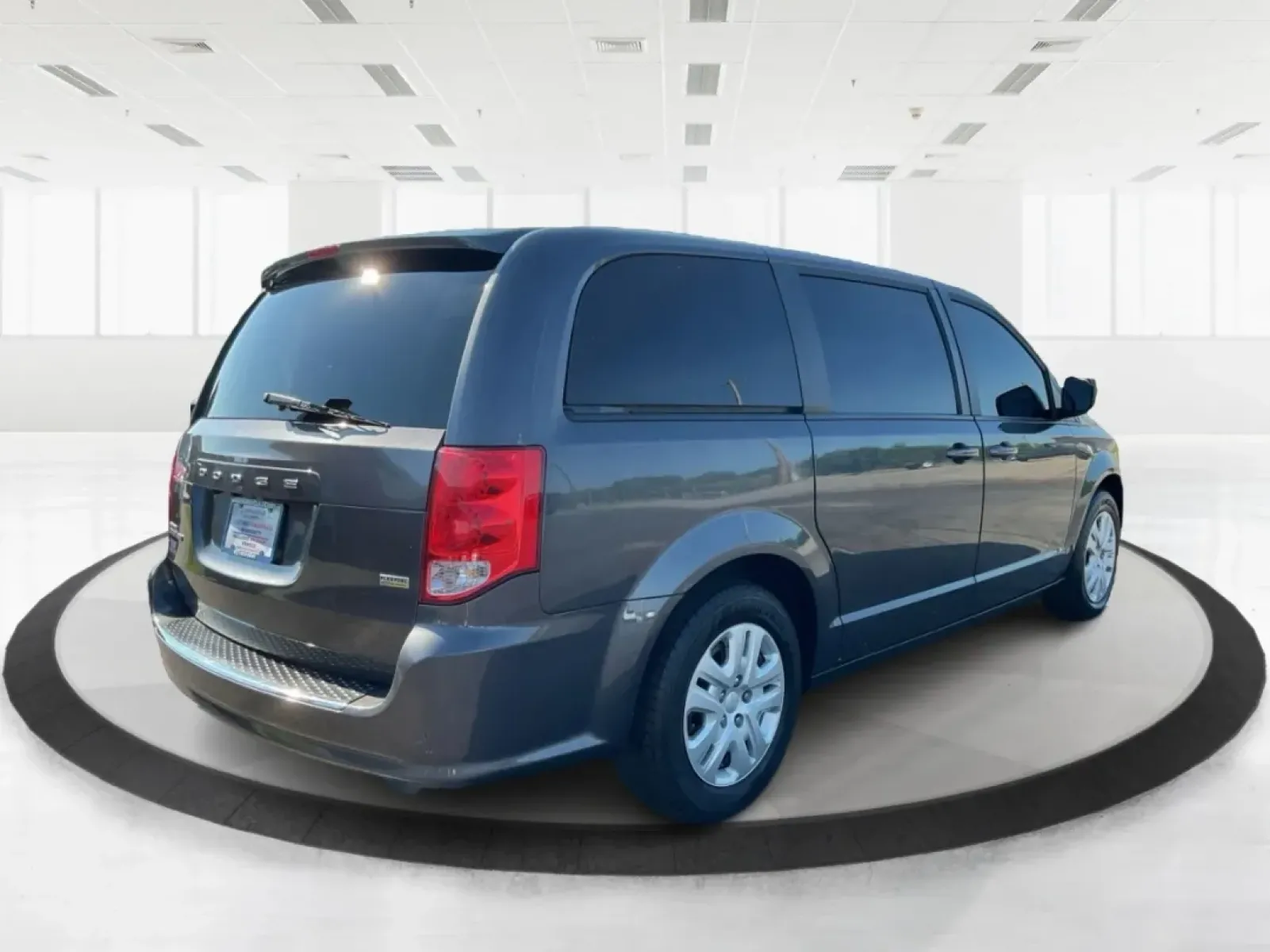 2018 Dodge Grand Caravan SE (2C4RDGBG5JR) with an Pentastar 3.6L V-6 DOHC engine, located at 880 E. National Road, Vandalia, OH, 45377, (937) 908-9800, 39.891918, -84.183594 - **Explore the Open Road in Style with the 2018 Dodge Grand Caravan Perfect for Families on the Go!**<br /> <br /> Are you searching for a reliable vehicle that caters to your family's needs while offering comfort and versatility? Look no further than the 2018 Dodge Grand Caravan SE, available now a - Photo#2