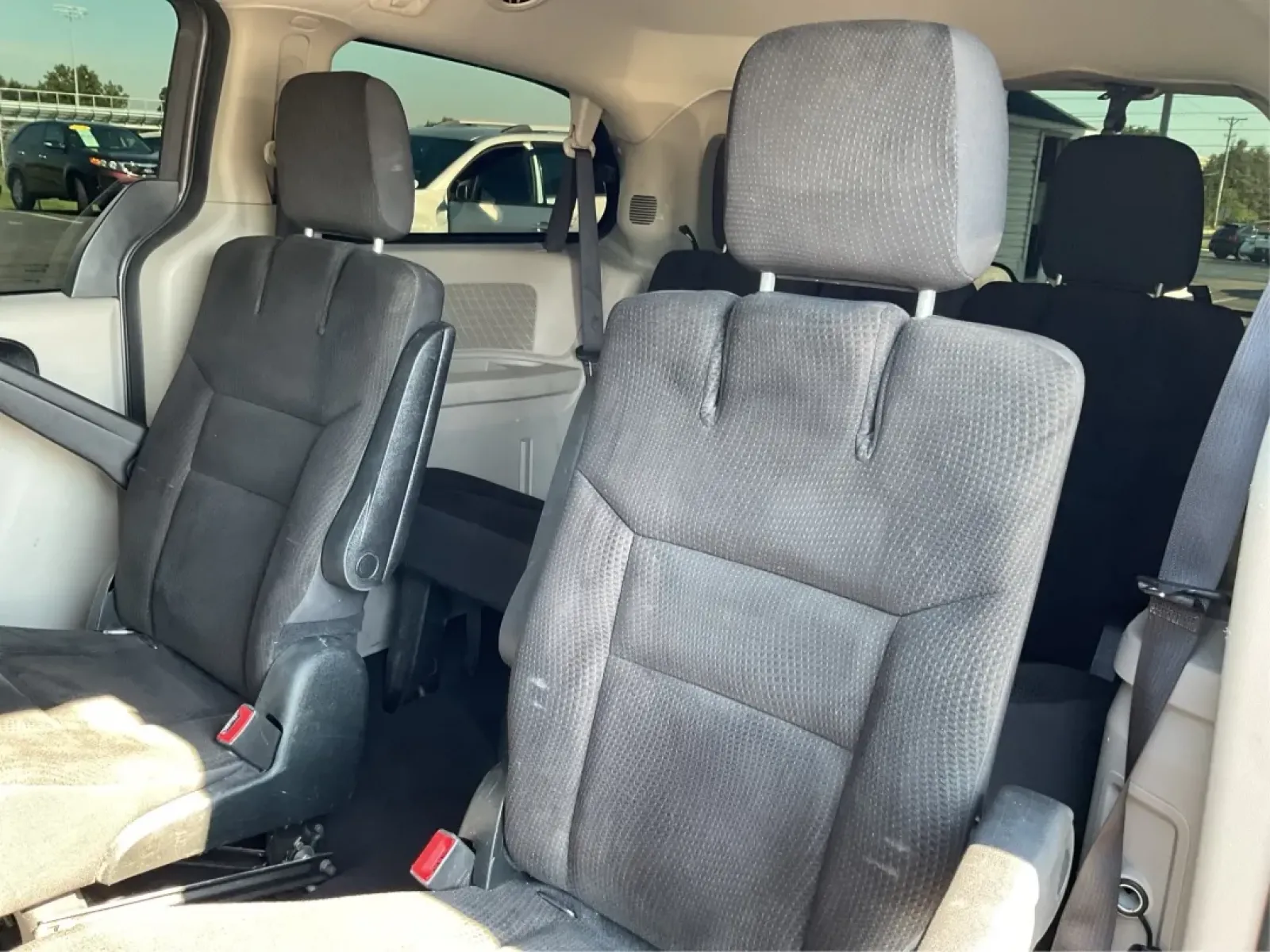 2018 Dodge Grand Caravan SE (2C4RDGBG5JR) with an Pentastar 3.6L V-6 DOHC engine, located at 880 E. National Road, Vandalia, OH, 45377, (937) 908-9800, 39.891918, -84.183594 - **Explore the Open Road in Style with the 2018 Dodge Grand Caravan Perfect for Families on the Go!**<br /> <br /> Are you searching for a reliable vehicle that caters to your family's needs while offering comfort and versatility? Look no further than the 2018 Dodge Grand Caravan SE, available now a - Photo#10