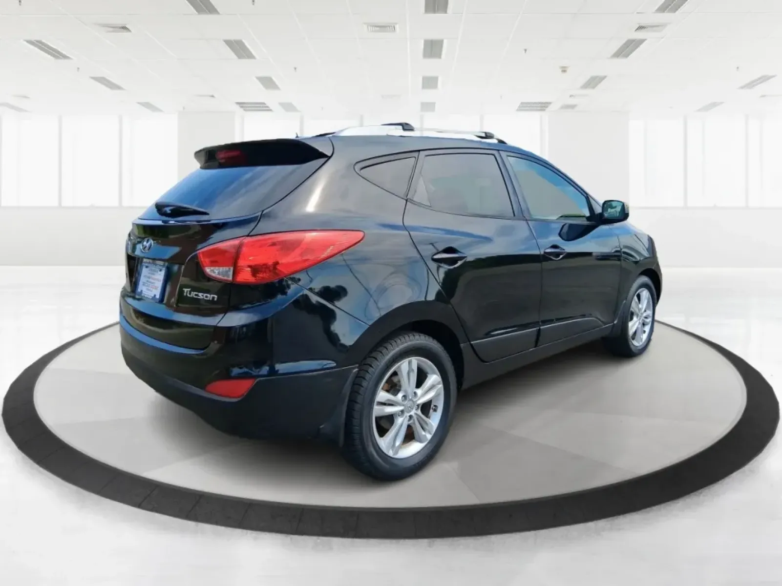 2012 Hyundai Tucson GLS (KM8JU3AC2CU) with an Theta II 2.4L I-4 DOHC engine, located at 880 E. National Road, Vandalia, OH, 45377, (937) 908-9800, 39.891918, -84.183594 - **Discover Your Next Adventure with the 2012 Hyundai Tucson GLS at Advantage Car and Credit!**<br /> <br /> Are you ready to elevate your lifestyle with a vehicle that meets the demands of your family, your daily commute, or those exciting weekend getaways? Look no further than the 2012 Hyundai Tucs - Photo#2