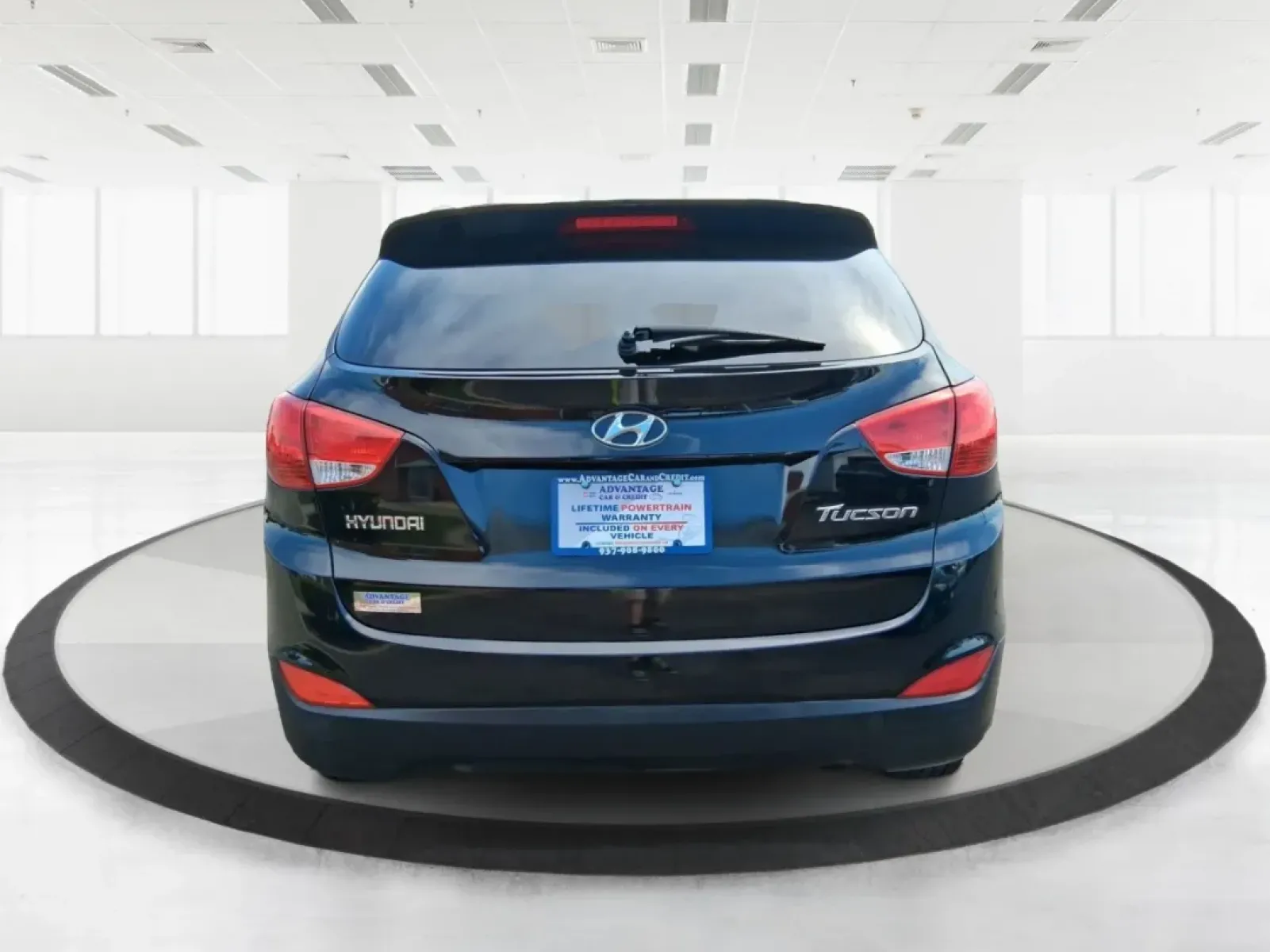 2012 Hyundai Tucson GLS (KM8JU3AC2CU) with an Theta II 2.4L I-4 DOHC engine, located at 880 E. National Road, Vandalia, OH, 45377, (937) 908-9800, 39.891918, -84.183594 - **Discover Your Next Adventure with the 2012 Hyundai Tucson GLS at Advantage Car and Credit!**<br /> <br /> Are you ready to elevate your lifestyle with a vehicle that meets the demands of your family, your daily commute, or those exciting weekend getaways? Look no further than the 2012 Hyundai Tucs - Photo#3