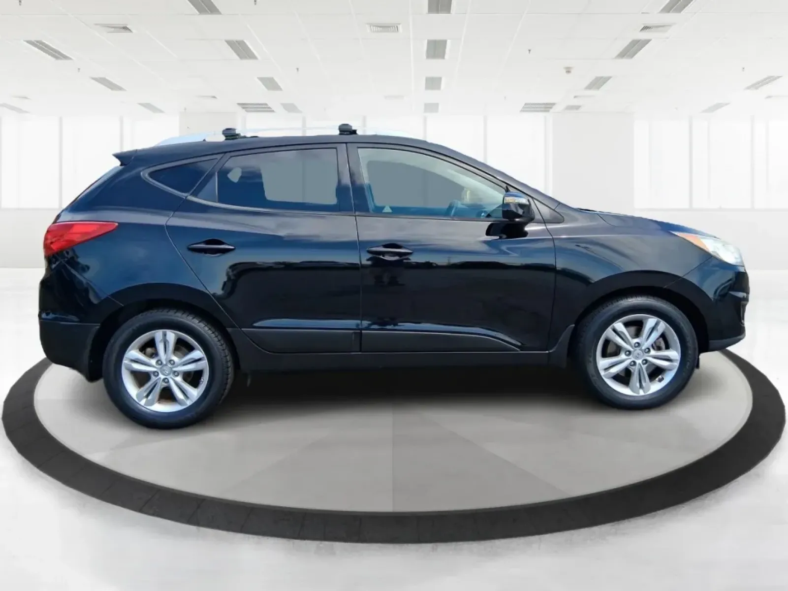 2012 Hyundai Tucson GLS (KM8JU3AC2CU) with an Theta II 2.4L I-4 DOHC engine, located at 1184 Kauffman Ave, Fairborn, OH, 45324, (937) 908-9800, 39.807072, -84.030914 - **Discover Your Next Adventure with the 2012 Hyundai Tucson GLS at Advantage Car and Credit!**<br /> <br /> Are you ready to elevate your lifestyle with a vehicle that meets the demands of your family, your daily commute, or those exciting weekend getaways? Look no further than the 2012 Hyundai Tucs - Photo#1