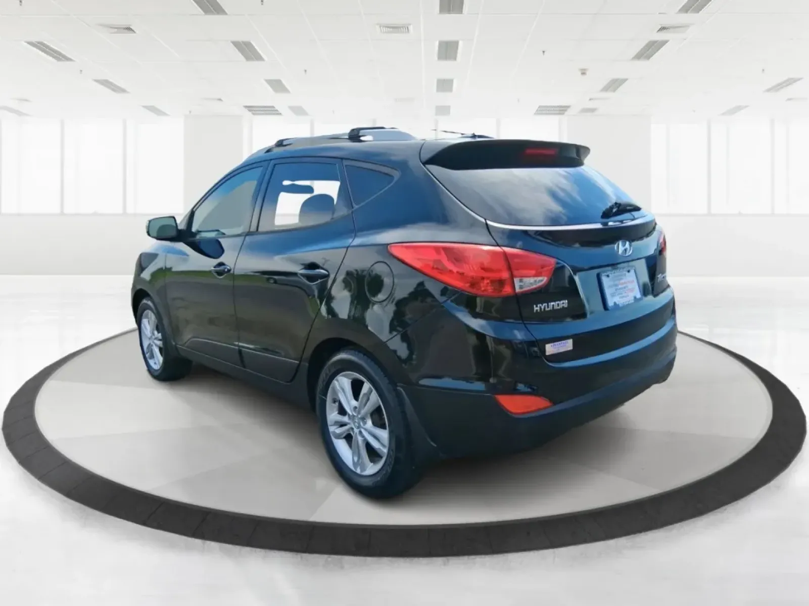 2012 Hyundai Tucson GLS (KM8JU3AC2CU) with an Theta II 2.4L I-4 DOHC engine, located at 1184 Kauffman Ave, Fairborn, OH, 45324, (937) 908-9800, 39.807072, -84.030914 - **Discover Your Next Adventure with the 2012 Hyundai Tucson GLS at Advantage Car and Credit!**<br /> <br /> Are you ready to elevate your lifestyle with a vehicle that meets the demands of your family, your daily commute, or those exciting weekend getaways? Look no further than the 2012 Hyundai Tucs - Photo#4