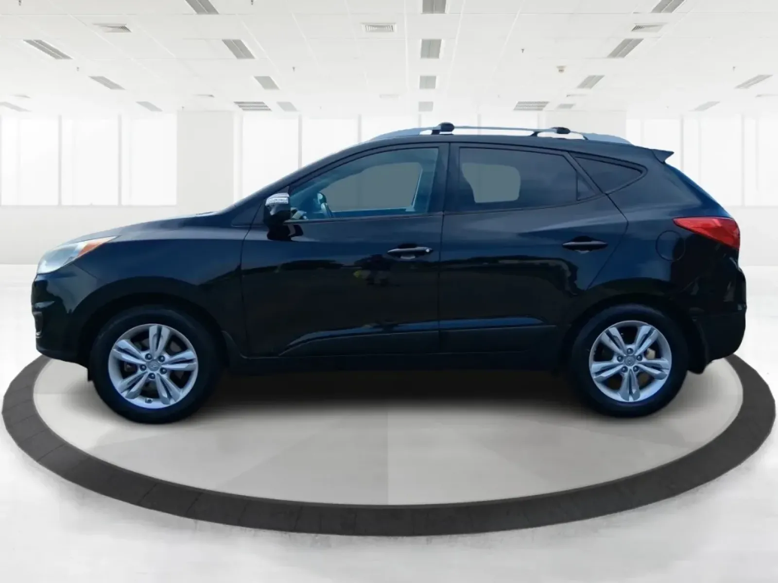 2012 Hyundai Tucson GLS (KM8JU3AC2CU) with an Theta II 2.4L I-4 DOHC engine, located at 1184 Kauffman Ave, Fairborn, OH, 45324, (937) 908-9800, 39.807072, -84.030914 - **Discover Your Next Adventure with the 2012 Hyundai Tucson GLS at Advantage Car and Credit!**<br /> <br /> Are you ready to elevate your lifestyle with a vehicle that meets the demands of your family, your daily commute, or those exciting weekend getaways? Look no further than the 2012 Hyundai Tucs - Photo#5