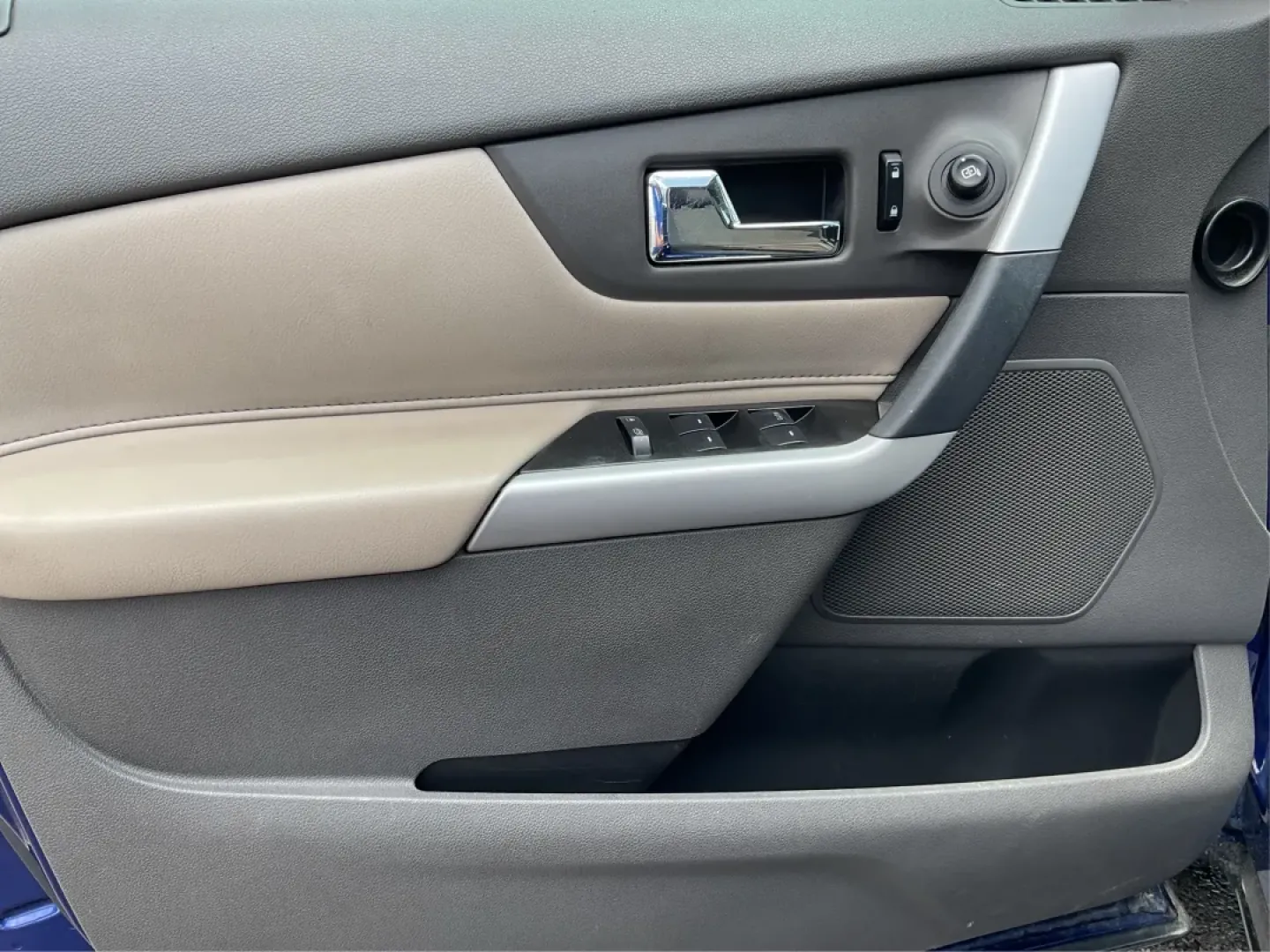 2013 Ford Edge SE (2FMDK3GC6DB) with an 3.5L V6 DOHC 24V engine, 6-Speed Automatic transmission, located at 880 E. National Road, Vandalia, OH, 45377, (937) 908-9800, 39.891918, -84.183594 - **Discover Your Next Adventure with the 2013 Ford Edge SE A Perfect Family SUV!**<br /> <br /> Are you searching for a reliable and stylish SUV to elevate your family's adventures? The 2013 Ford Edge SE, available at Advantage Car and Credit in Fairborn, OH, is the ideal vehicle for families and in - Photo#18