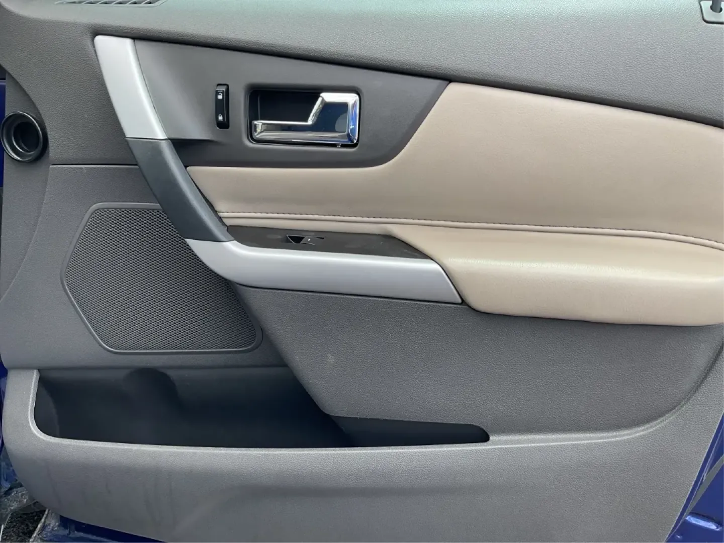 2013 Ford Edge SE (2FMDK3GC6DB) with an 3.5L V6 DOHC 24V engine, 6-Speed Automatic transmission, located at 880 E. National Road, Vandalia, OH, 45377, (937) 908-9800, 39.891918, -84.183594 - **Discover Your Next Adventure with the 2013 Ford Edge SE A Perfect Family SUV!**<br /> <br /> Are you searching for a reliable and stylish SUV to elevate your family's adventures? The 2013 Ford Edge SE, available at Advantage Car and Credit in Fairborn, OH, is the ideal vehicle for families and in - Photo#19