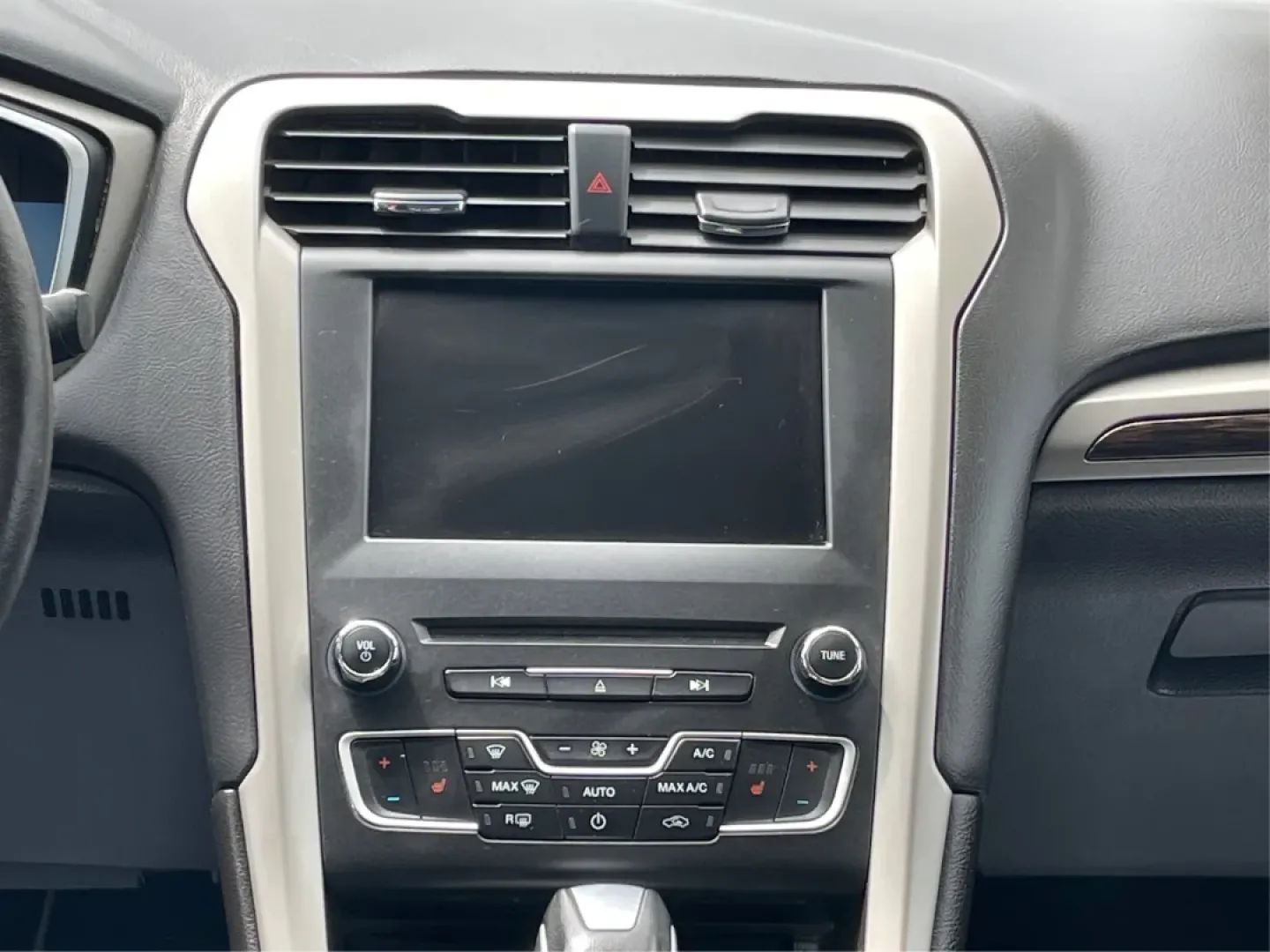 2016 Ford Fusion SE (3FA6P0HD7GR) with an Other engine, located at 4508 South Dixie Dr, Moraine, OH, 45439, (937) 908-9800, 39.689976, -84.218452 - Experience the perfect blend of style, comfort, and reliability with this 2016 Ford Fusion SE, available now at Advantage Car and Credit in Fairborn, OH. Whether you're a commuter navigating the busy streets of downtown Fairborn or a growing family looking for a dependable vehicle for your weekend a - Photo#12