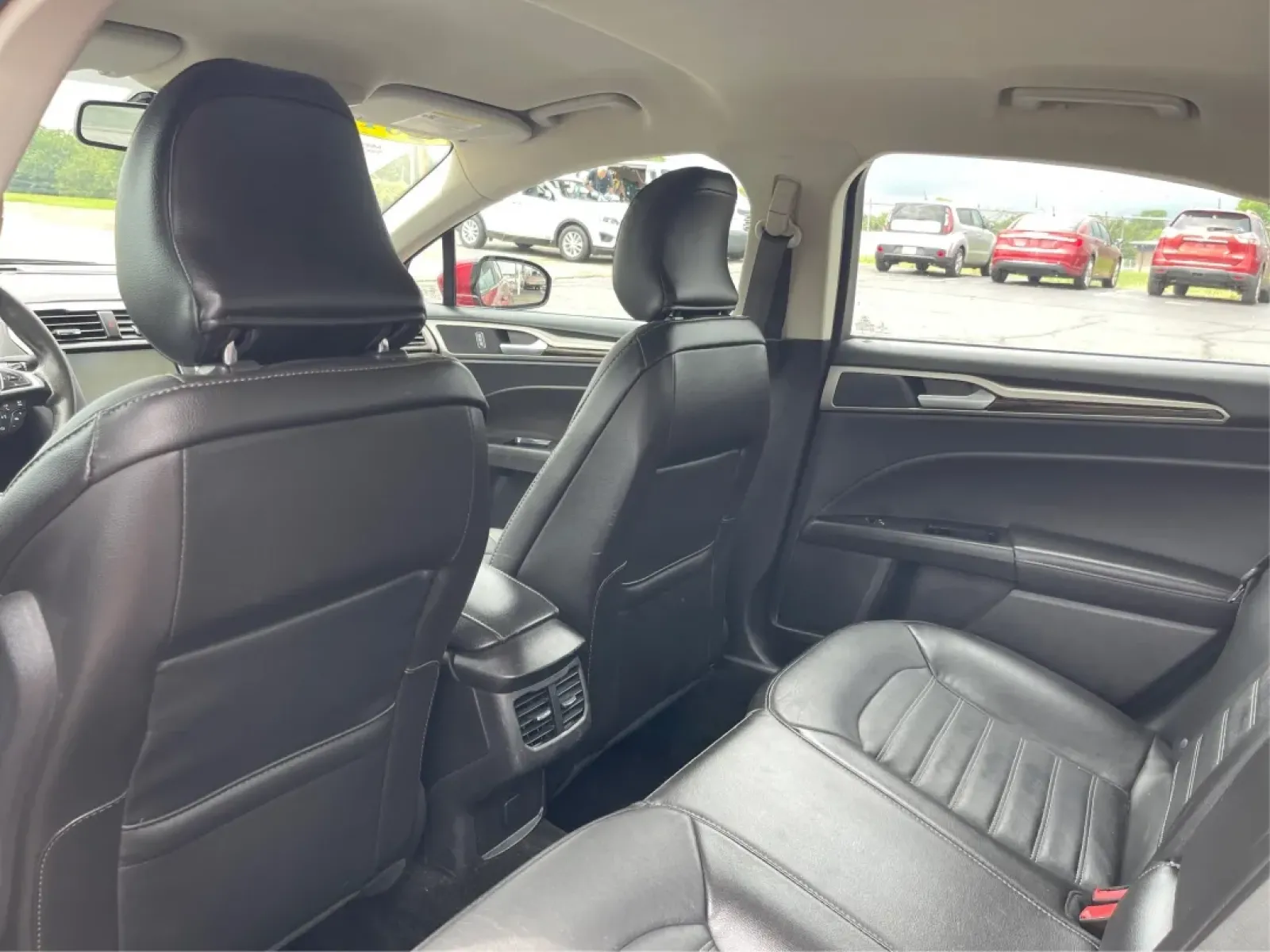 2016 Ford Fusion SE (3FA6P0HD7GR) with an Other engine, located at 880 E. National Road, Vandalia, OH, 45377, (937) 908-9800, 39.891918, -84.183594 - Experience the perfect blend of style, comfort, and reliability with this 2016 Ford Fusion SE, available now at Advantage Car and Credit in Fairborn, OH. Whether you're a commuter navigating the busy streets of downtown Fairborn or a growing family looking for a dependable vehicle for your weekend a - Photo#9