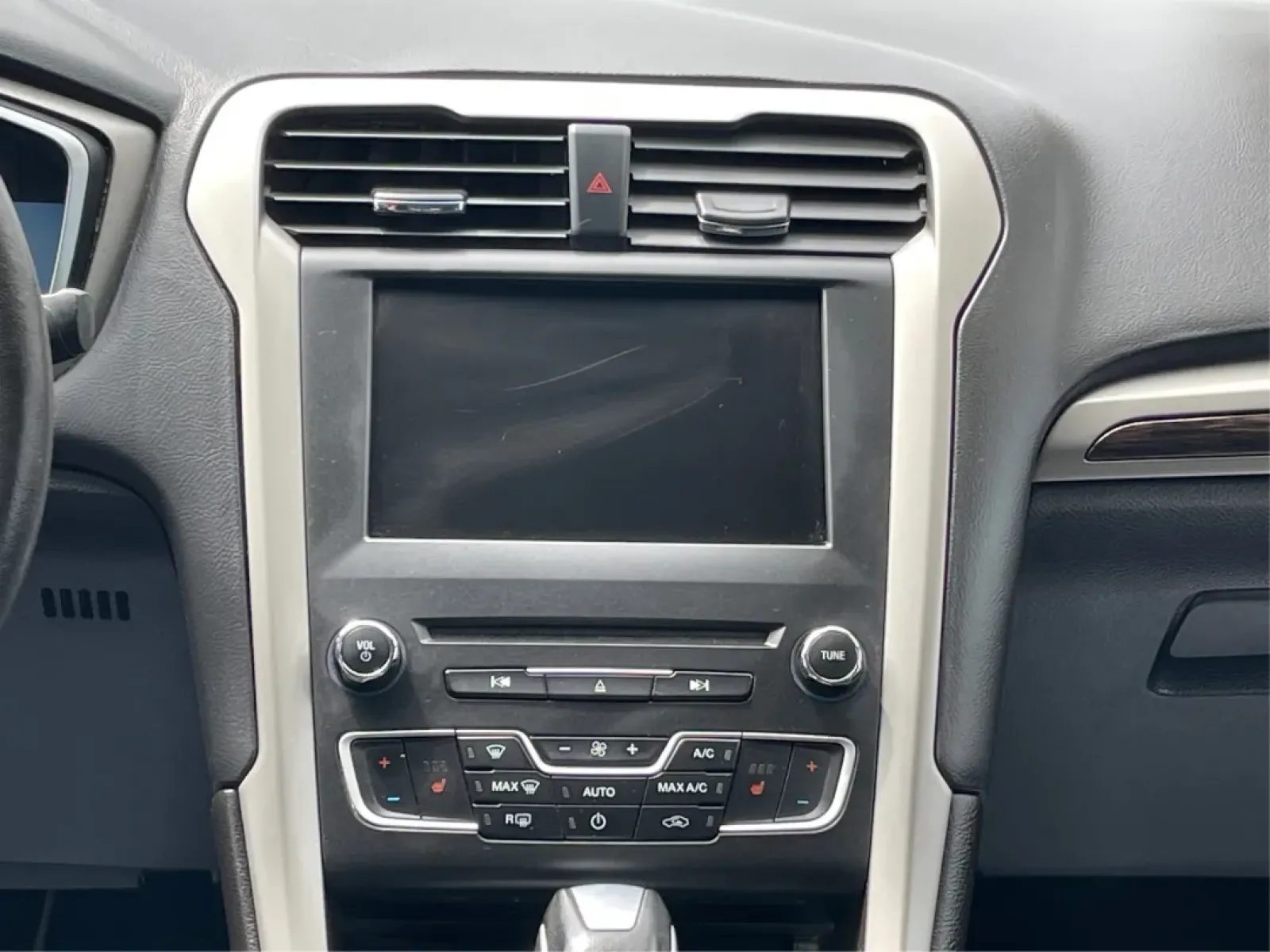 2016 Ford Fusion SE (3FA6P0HD7GR) with an Other engine, located at 880 E. National Road, Vandalia, OH, 45377, (937) 908-9800, 39.891918, -84.183594 - Experience the perfect blend of style, comfort, and reliability with this 2016 Ford Fusion SE, available now at Advantage Car and Credit in Fairborn, OH. Whether you're a commuter navigating the busy streets of downtown Fairborn or a growing family looking for a dependable vehicle for your weekend a - Photo#12