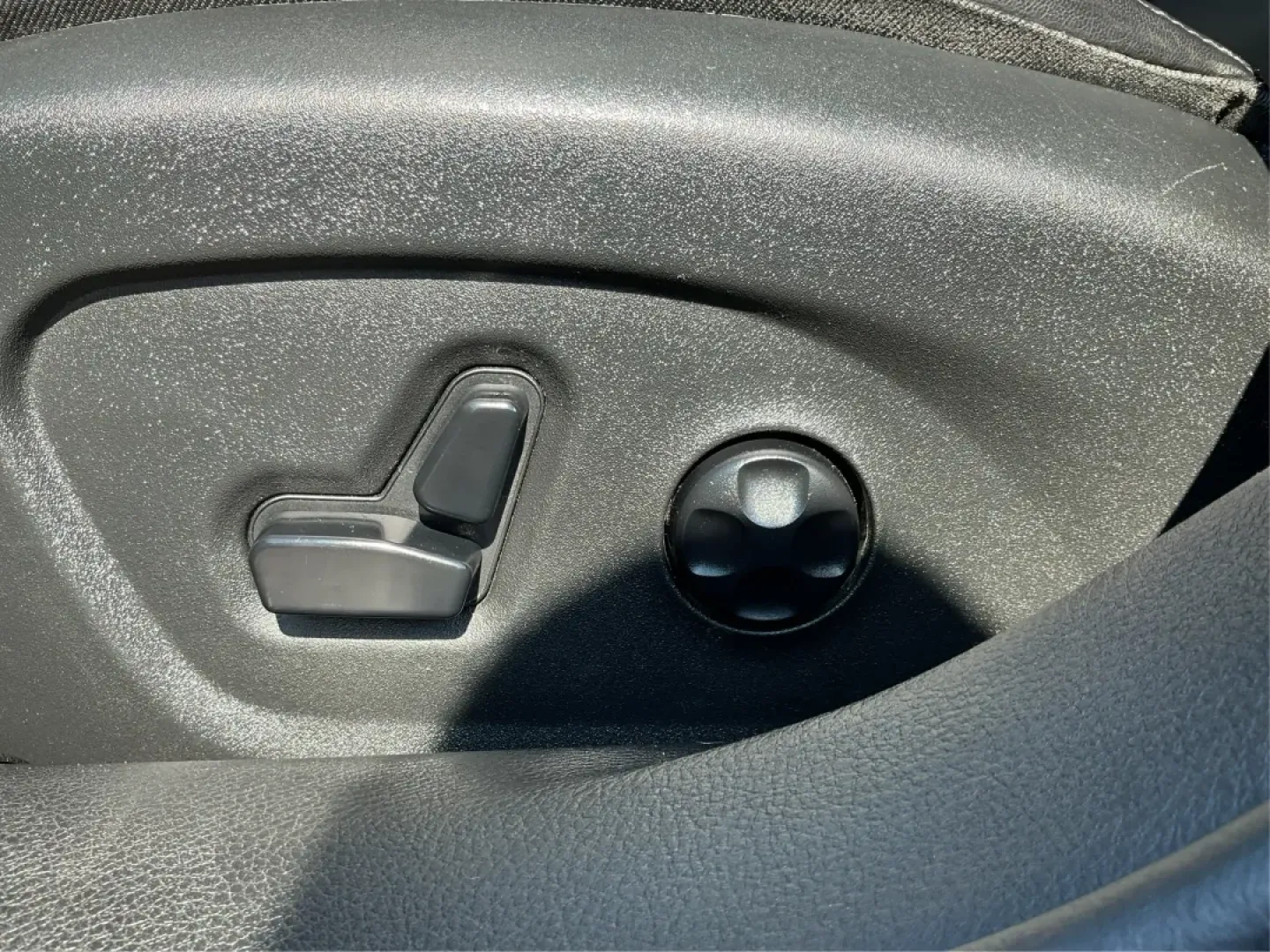 2015 Chrysler 200 S (1C3CCCBB8FN) with an 2.4L L4 DOHC 16V engine, 9-Speed Automatic transmission, located at 401 Woodman Dr, Riverside, OH, 45431, (937) 908-9800, 39.760899, -84.123421 - **Experience Luxury on a Budget with the 2015 Chrysler 200 S at Advantage Car and Credit**<br /> <br /> Looking for a stylish sedan that can handle your daily commute as effortlessly as your weekend adventures? The 2015 Chrysler 200 S is the perfect blend of comfort, technology, and modern aesthetic - Photo#18