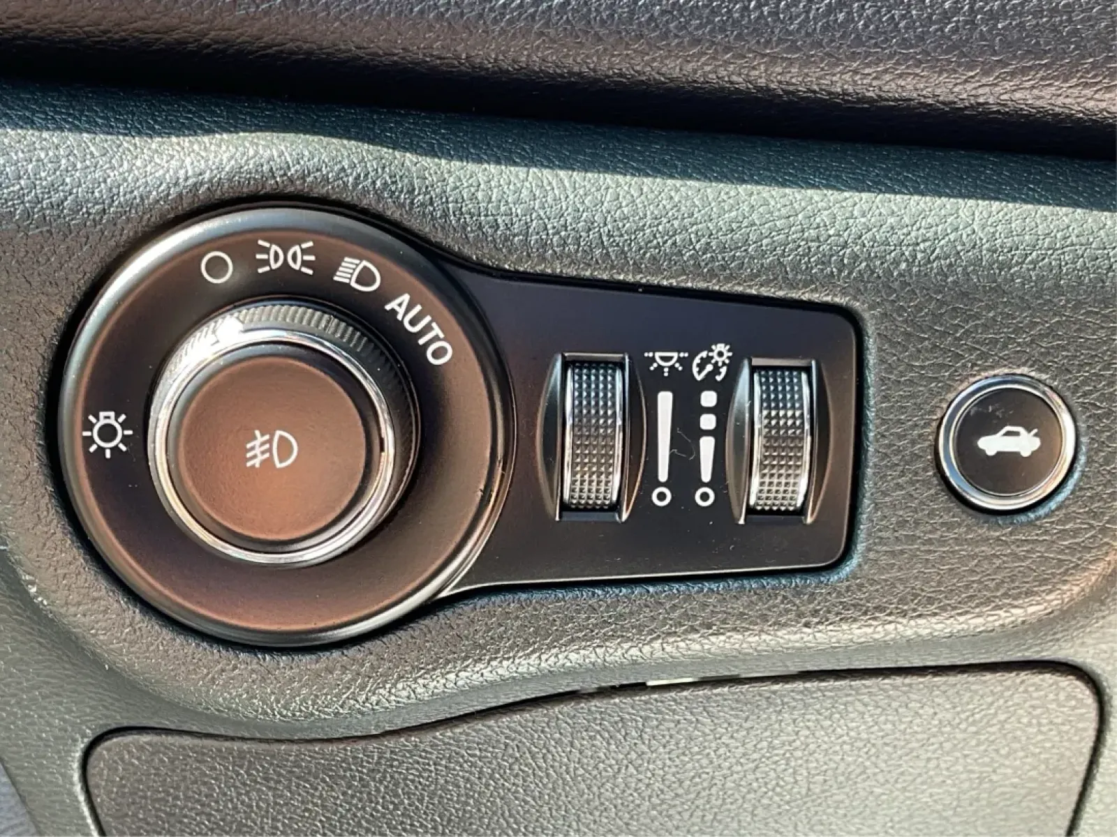 2015 Chrysler 200 S (1C3CCCBB8FN) with an Other engine, located at 1184 Kauffman Ave, Fairborn, OH, 45324, (937) 908-9800, 39.807072, -84.030914 - **Experience Luxury on a Budget with the 2015 Chrysler 200 S at Advantage Car and Credit**<br /> <br /> Looking for a stylish sedan that can handle your daily commute as effortlessly as your weekend adventures? The 2015 Chrysler 200 S is the perfect blend of comfort, technology, and modern aesthetic - Photo#17