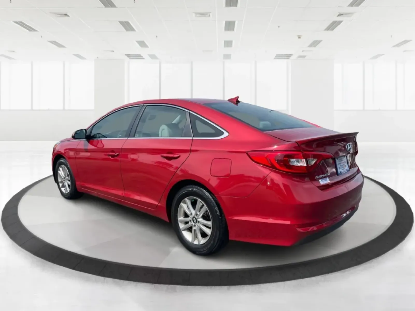 2017 Hyundai Sonata SE (5NPE24AF7HH) with an 2.4L I-4 gasoline direct injection engine, located at 880 E. National Road, Vandalia, OH, 45377, (937) 908-9800, 39.891918, -84.183594 - Are you in search of an affordable, reliable sedan that can keep up with your busy lifestyle? Look no further than this stunning 2017 Hyundai Sonata SE, available now at Advantage Car and Credit in Fairborn, OH. This vehicle is perfect for budget-conscious buyers who need a dependable car for daily - Photo#4