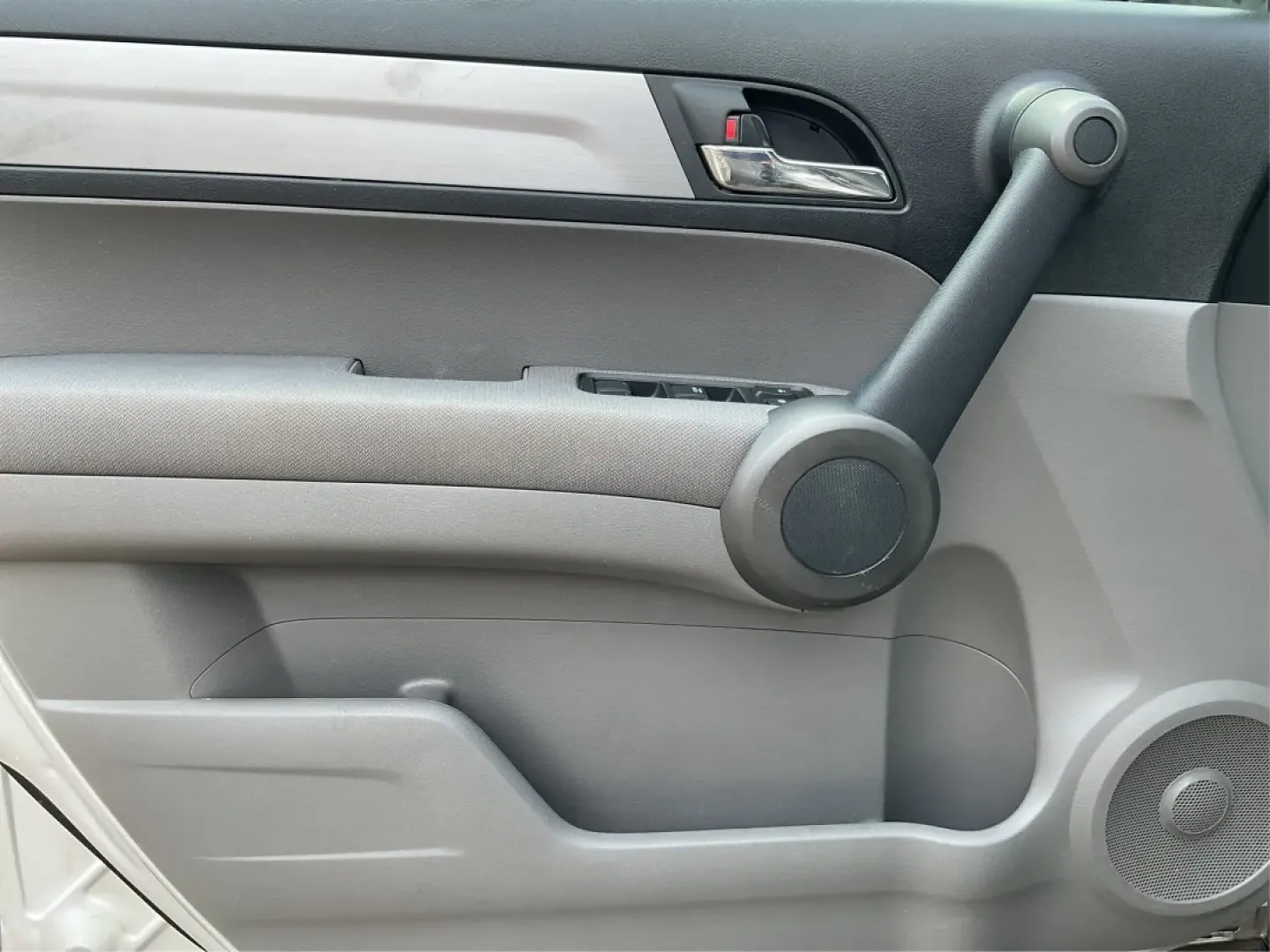 2010 Honda CR-V EX (5J6RE3H58AL) with an 2.4L I-4 DOHC engine, located at 1951 S Dayton Lakeview Rd., New Carlisle, OH, 45344, (937) 908-9800, 39.890999, -84.050255 - **Discover Your Next Adventure with the 2010 Honda CR-V EX from Advantage Car and Credit!**<br /> <br /> Are you ready to elevate your daily commute or embark on memorable weekend getaways? The 2010 Honda CR-V EX is the perfect companion for both the busy professional and the adventurous family. Wit - Photo#17