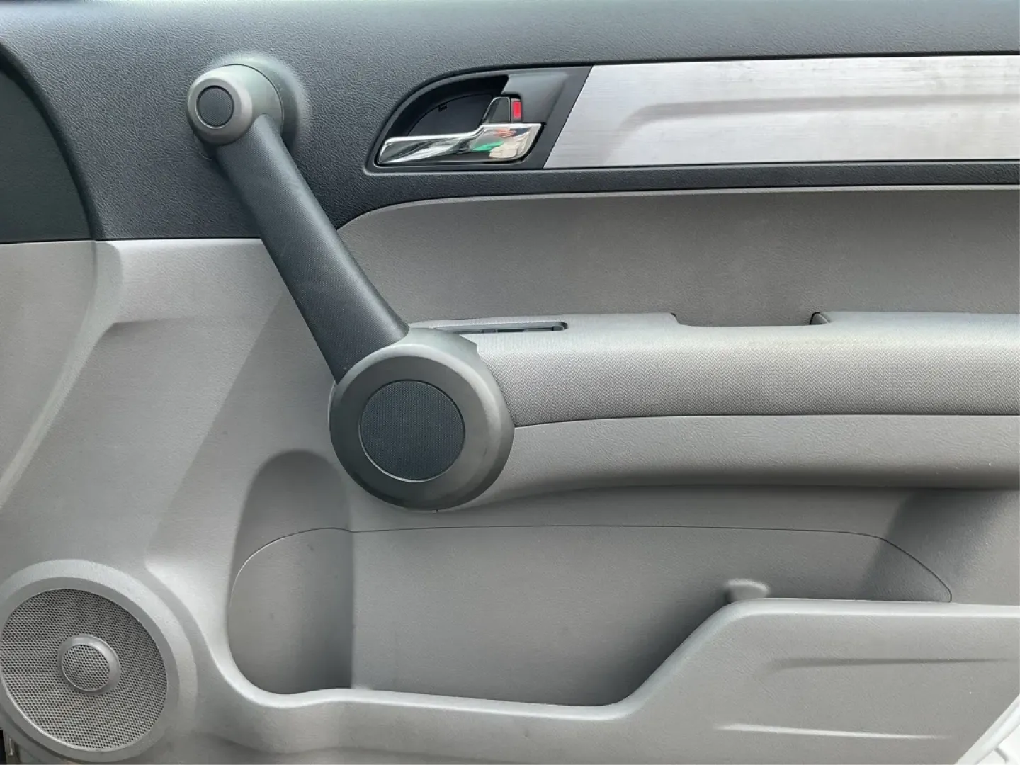 2010 Honda CR-V EX (5J6RE3H58AL) with an 2.4L I-4 DOHC engine, located at 1951 S Dayton Lakeview Rd., New Carlisle, OH, 45344, (937) 908-9800, 39.890999, -84.050255 - **Discover Your Next Adventure with the 2010 Honda CR-V EX from Advantage Car and Credit!**<br /> <br /> Are you ready to elevate your daily commute or embark on memorable weekend getaways? The 2010 Honda CR-V EX is the perfect companion for both the busy professional and the adventurous family. Wit - Photo#18