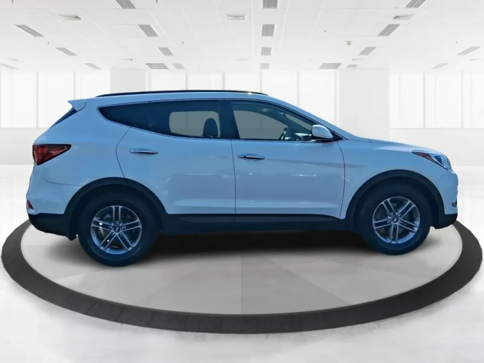 2018 Hyundai Santa Fe 2.4L (5NMZUDLB3JH) with an Theta II 2.4L I-4 gasoline direct injection engine, located at 880 E. National Road, Vandalia, OH, 45377, (937) 908-9800, 39.891918, -84.183594 - **Explore New Adventures with the 2018 Hyundai Santa Fe at Advantage Car and Credit - Vandalia!**<br /> <br /> Are you ready to elevate your family adventures or conquer your daily commute with style and confidence? The 2018 Hyundai Santa Fe is the perfect blend of spaciousness, reliability, and mod - Photo#1
