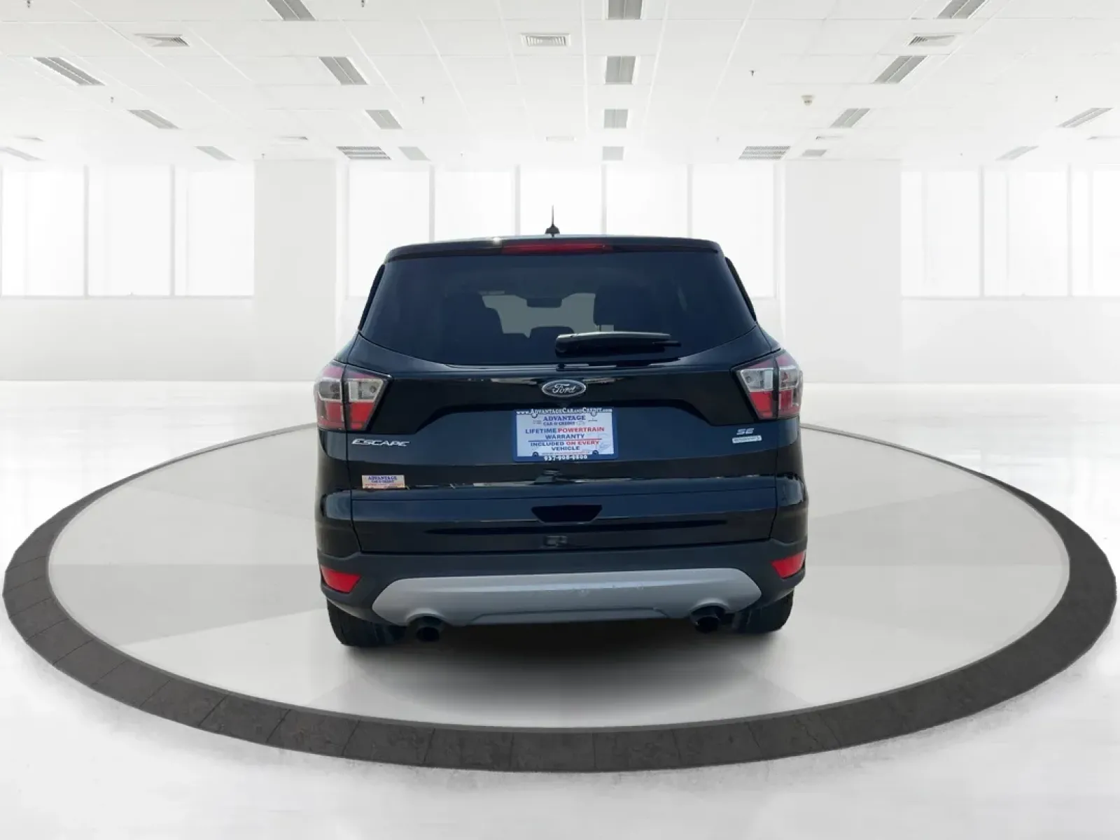 2017 Ford Escape SE (1FMCU0G9XHU) with an EcoBoost 1.5L I-4 gasoline direct injection engine, located at 1230 East Main St, Xenia, OH, 45385, (937) 908-9800, 39.688026, -83.910172 - ### Discover the Adventure of the 2017 Ford Escape SE at Advantage Car and Credit<br /> <br /> If you're seeking a vehicle that perfectly adapts to your active lifestyle, look no further than the 2017 Ford Escape SE, available now at Advantage Car and Credit in Fairborn, OH. Whether you're embarking - Photo#3
