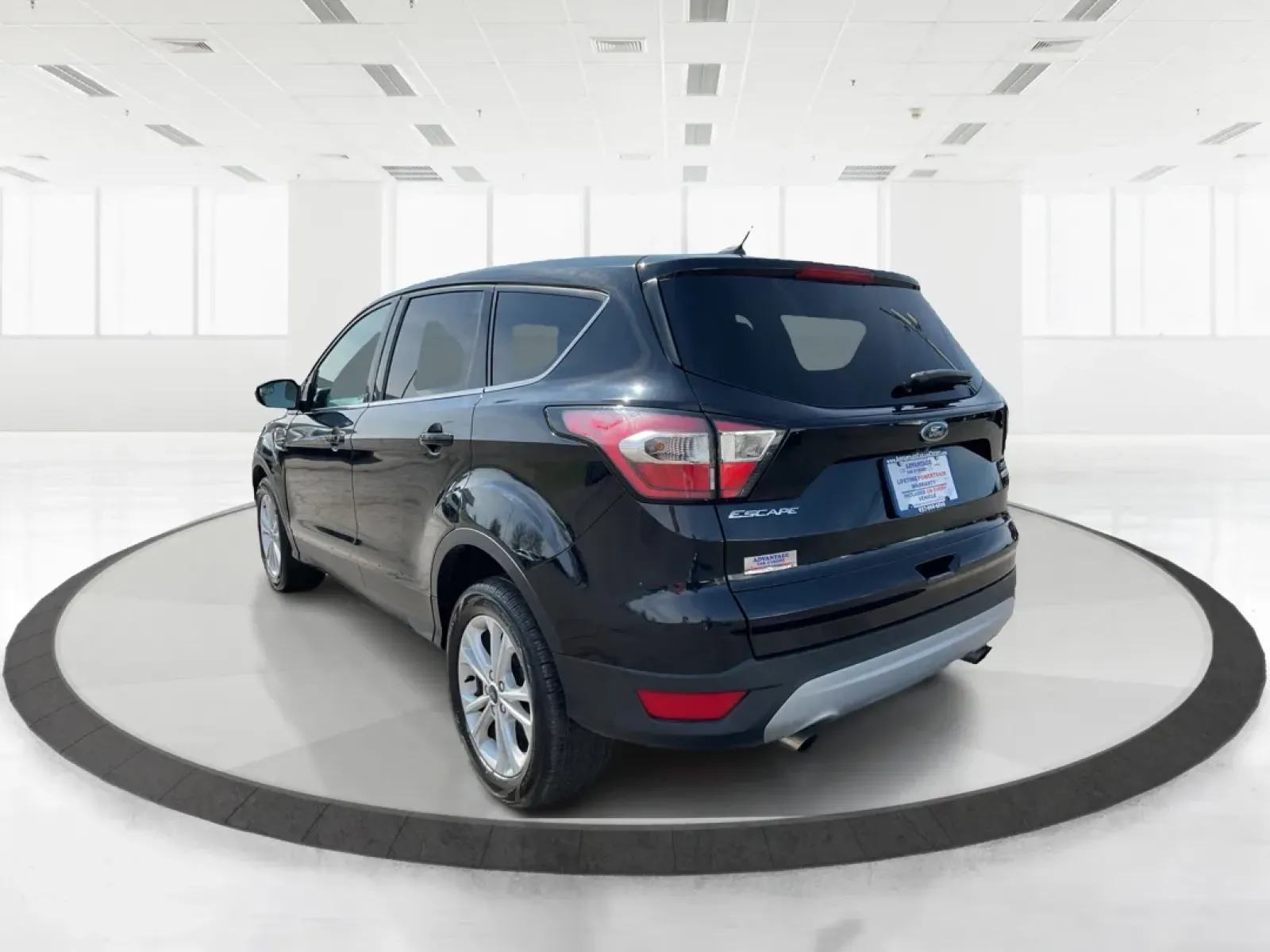 2017 Ford Escape SE (1FMCU0G9XHU) with an EcoBoost 1.5L I-4 gasoline direct injection engine, located at 1230 East Main St, Xenia, OH, 45385, (937) 908-9800, 39.688026, -83.910172 - ### Discover the Adventure of the 2017 Ford Escape SE at Advantage Car and Credit<br /> <br /> If you're seeking a vehicle that perfectly adapts to your active lifestyle, look no further than the 2017 Ford Escape SE, available now at Advantage Car and Credit in Fairborn, OH. Whether you're embarking - Photo#4